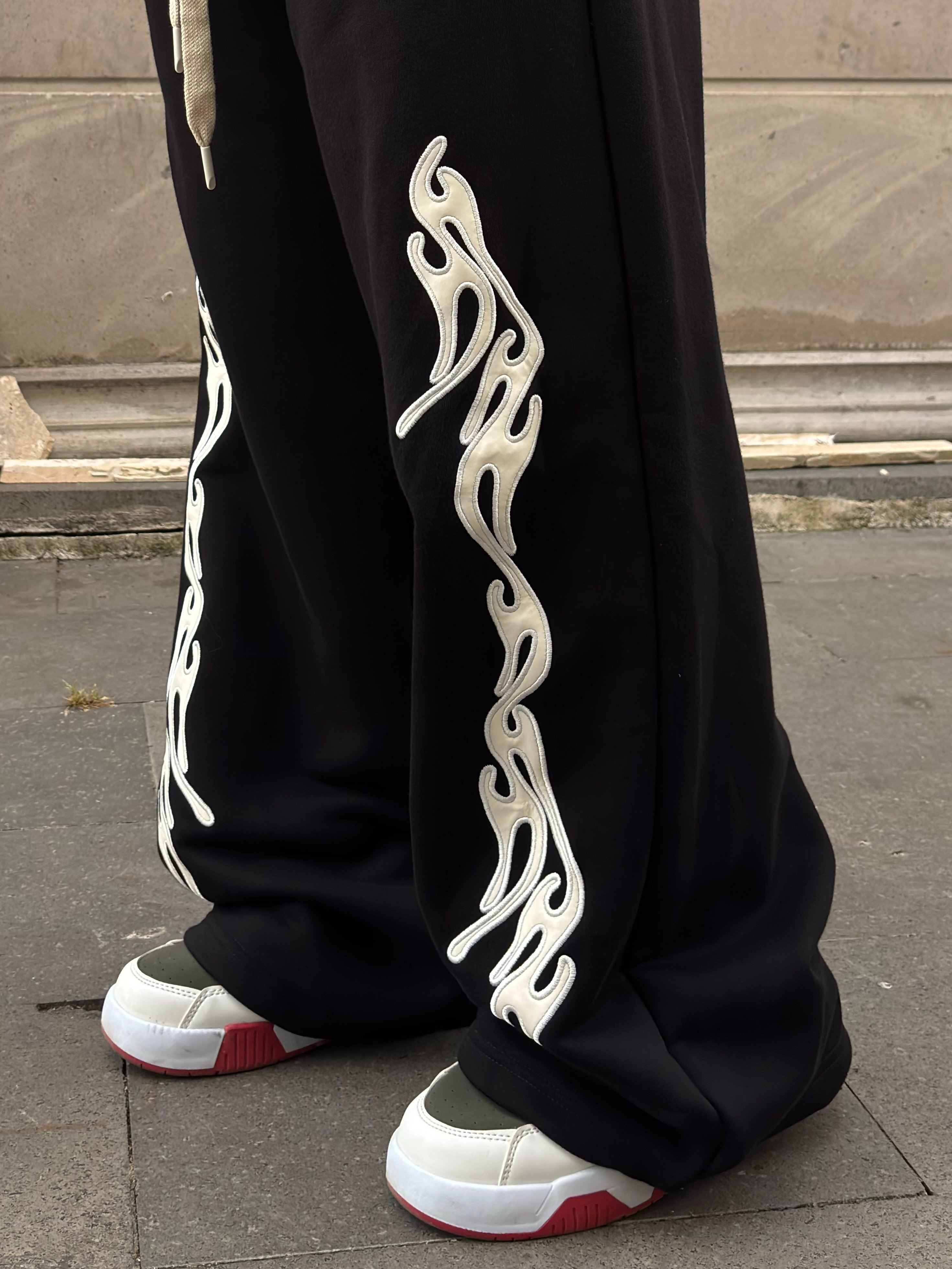Black Neo Tribal Deri Detay Nakıış İşlemeli Baggy Eşofman
