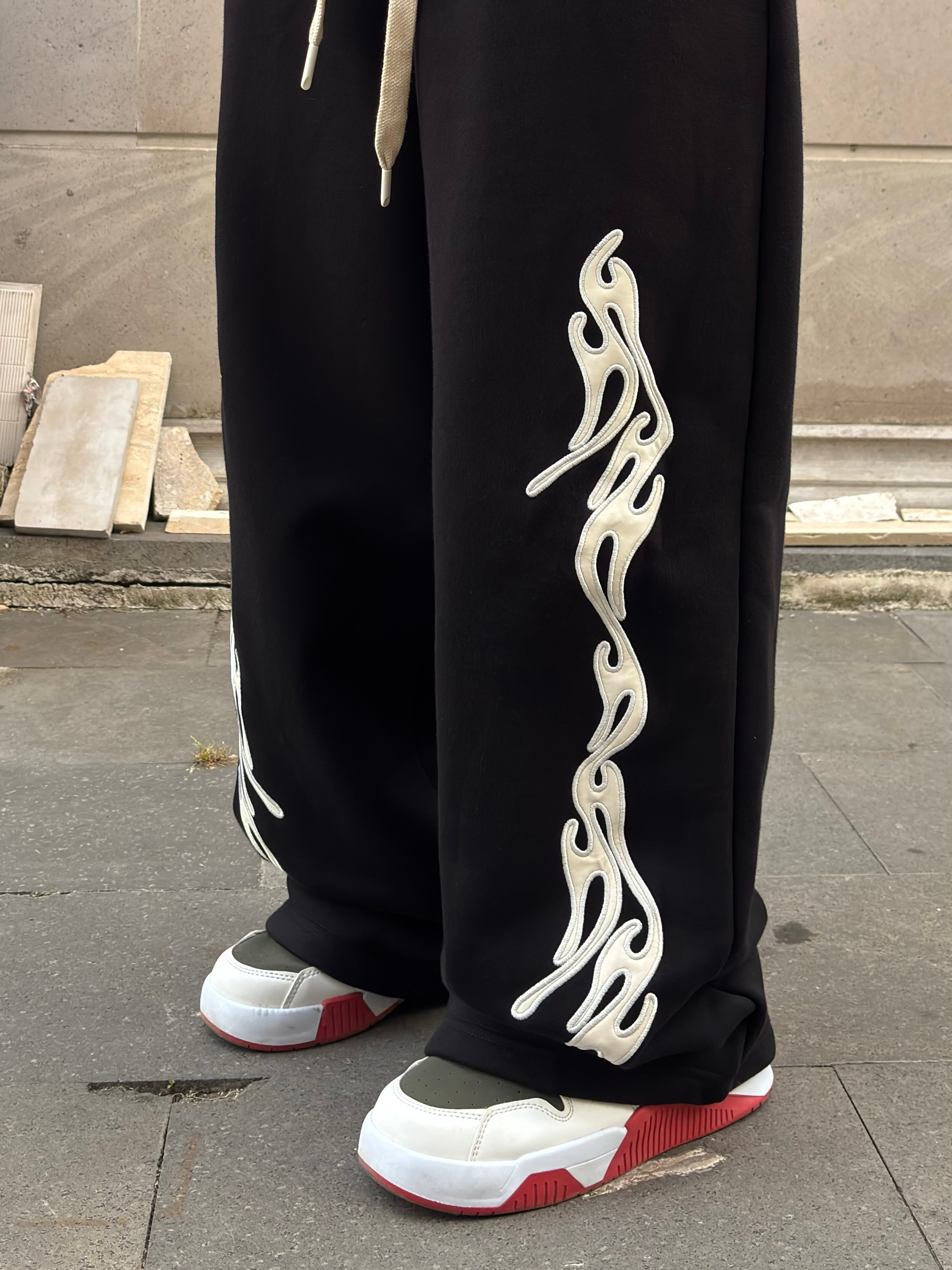 Black Neo Tribal Deri Detay Nakıış İşlemeli Baggy Eşofman