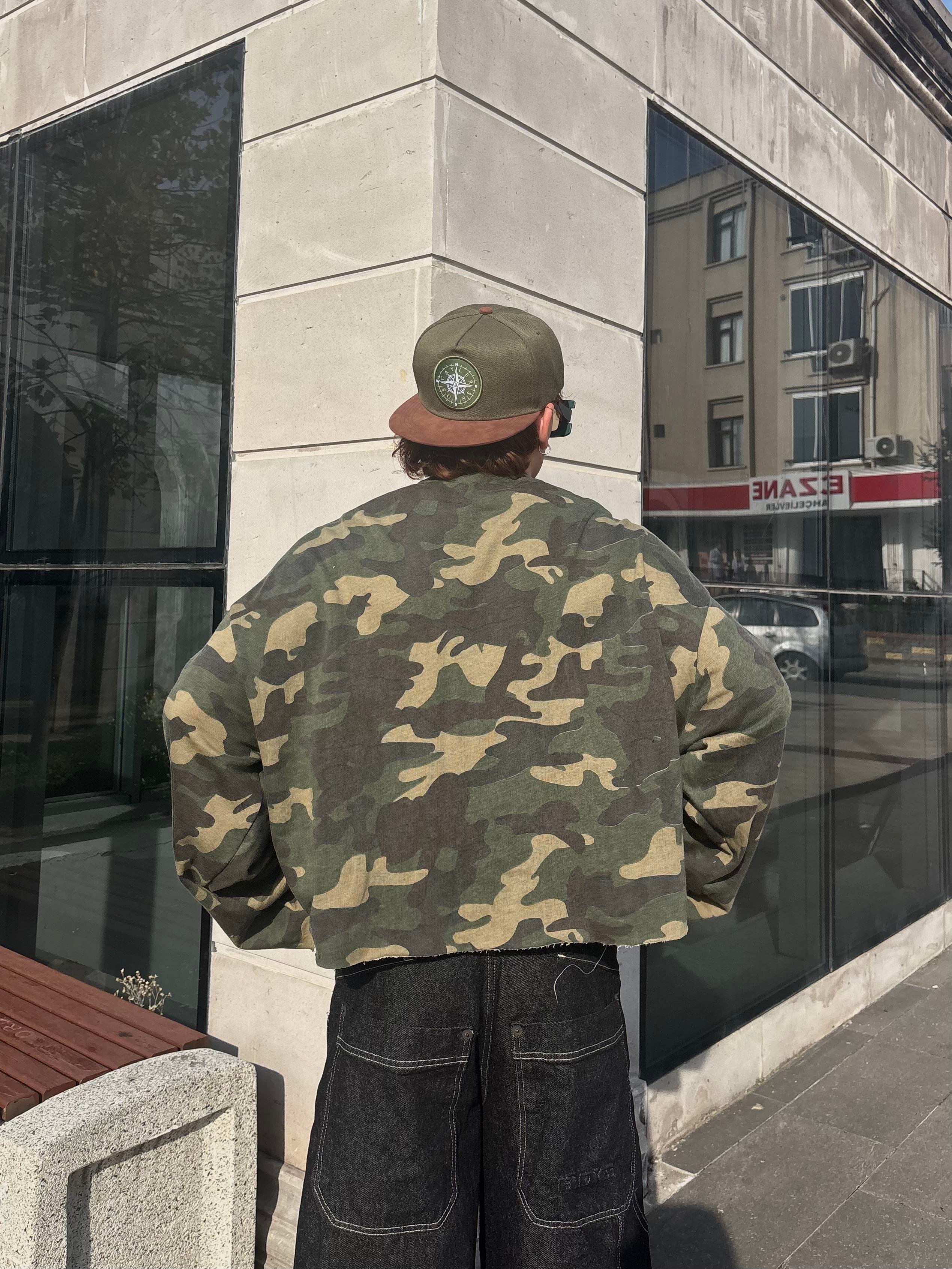 Camouflage Autumn Boxy Fit Cut-Off Sweatshirt
