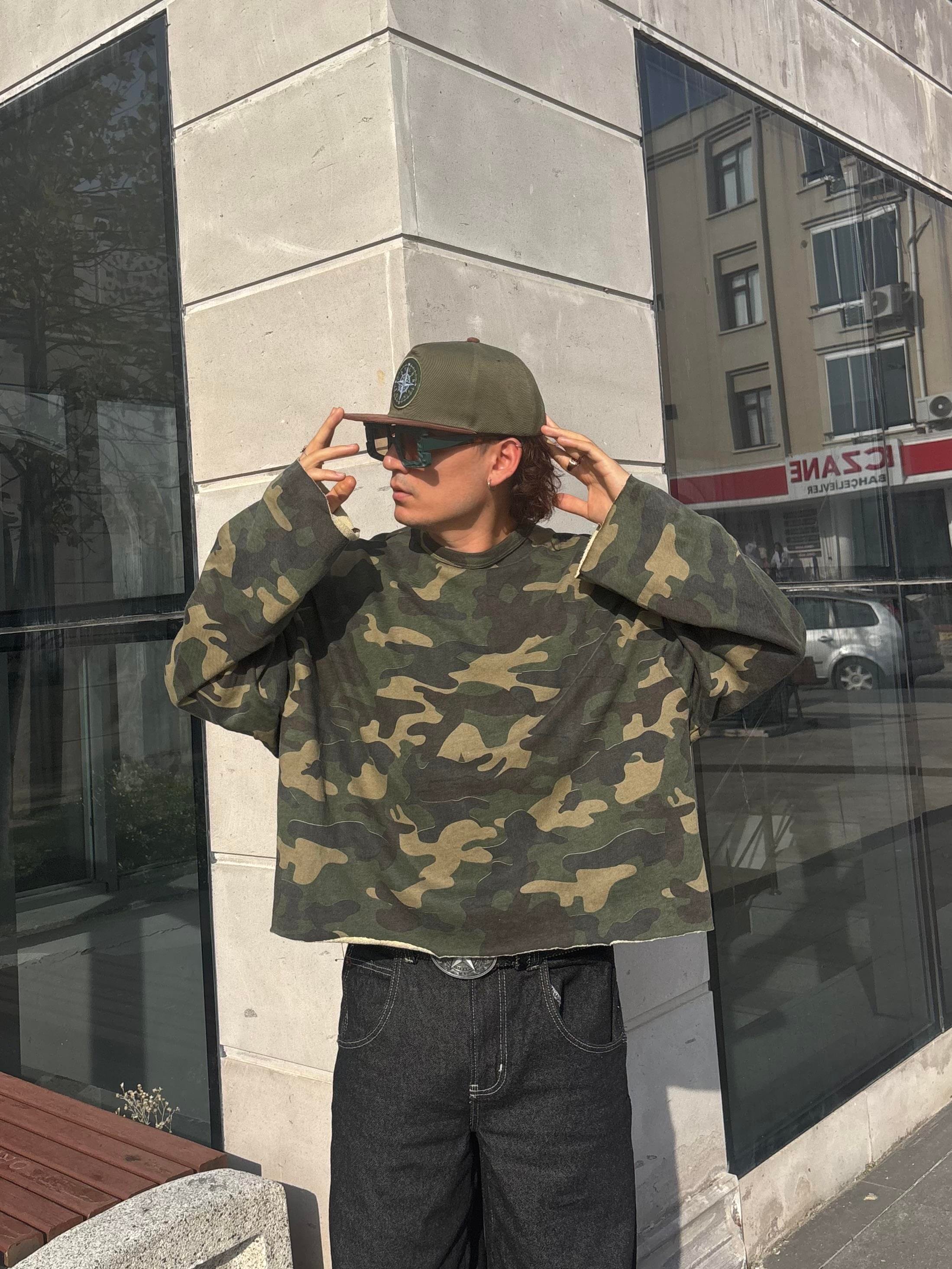 Camouflage Autumn Boxy Fit Cut-Off Sweatshirt