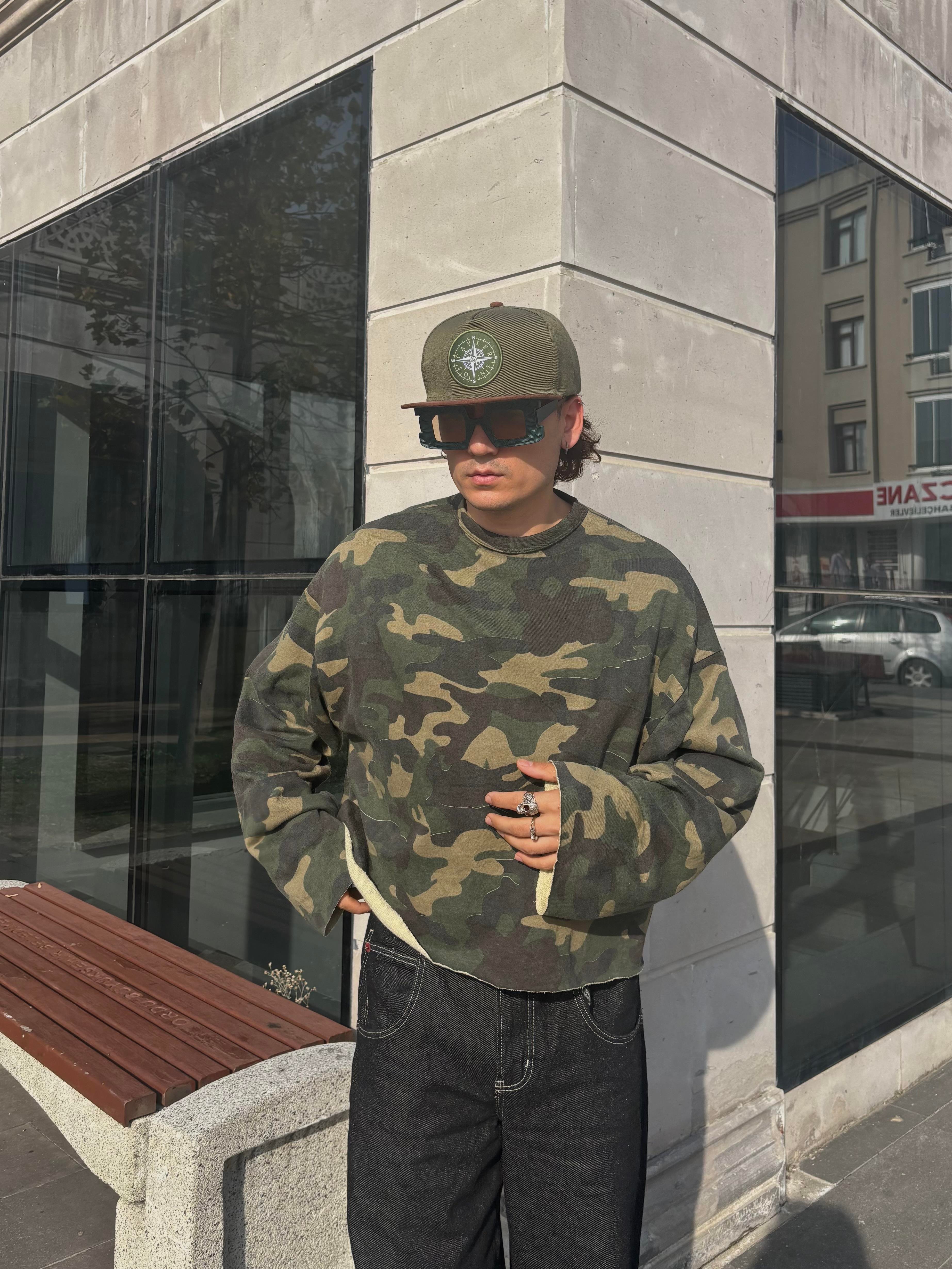 Camouflage Autumn Boxy Fit Cut-Off Sweatshirt