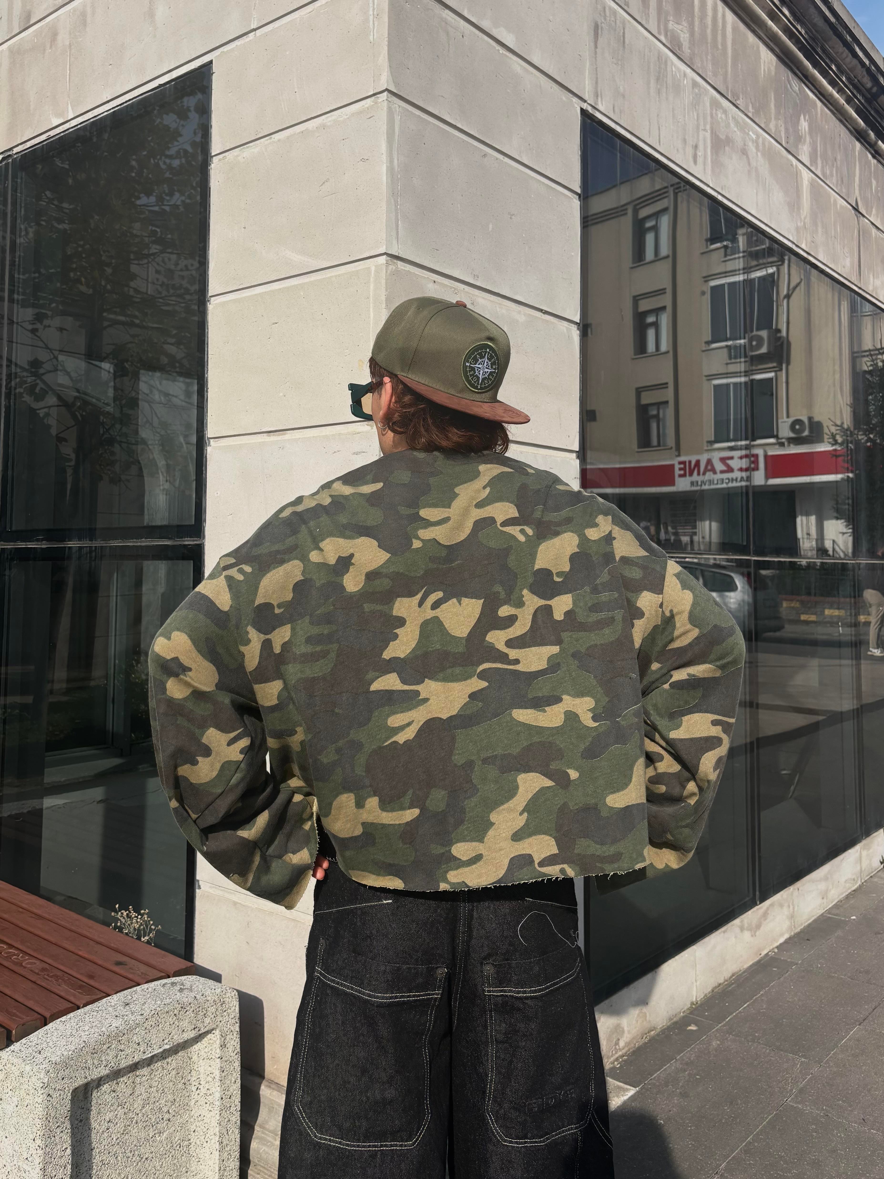Camouflage Autumn Boxy Fit Cut-Off Sweatshirt