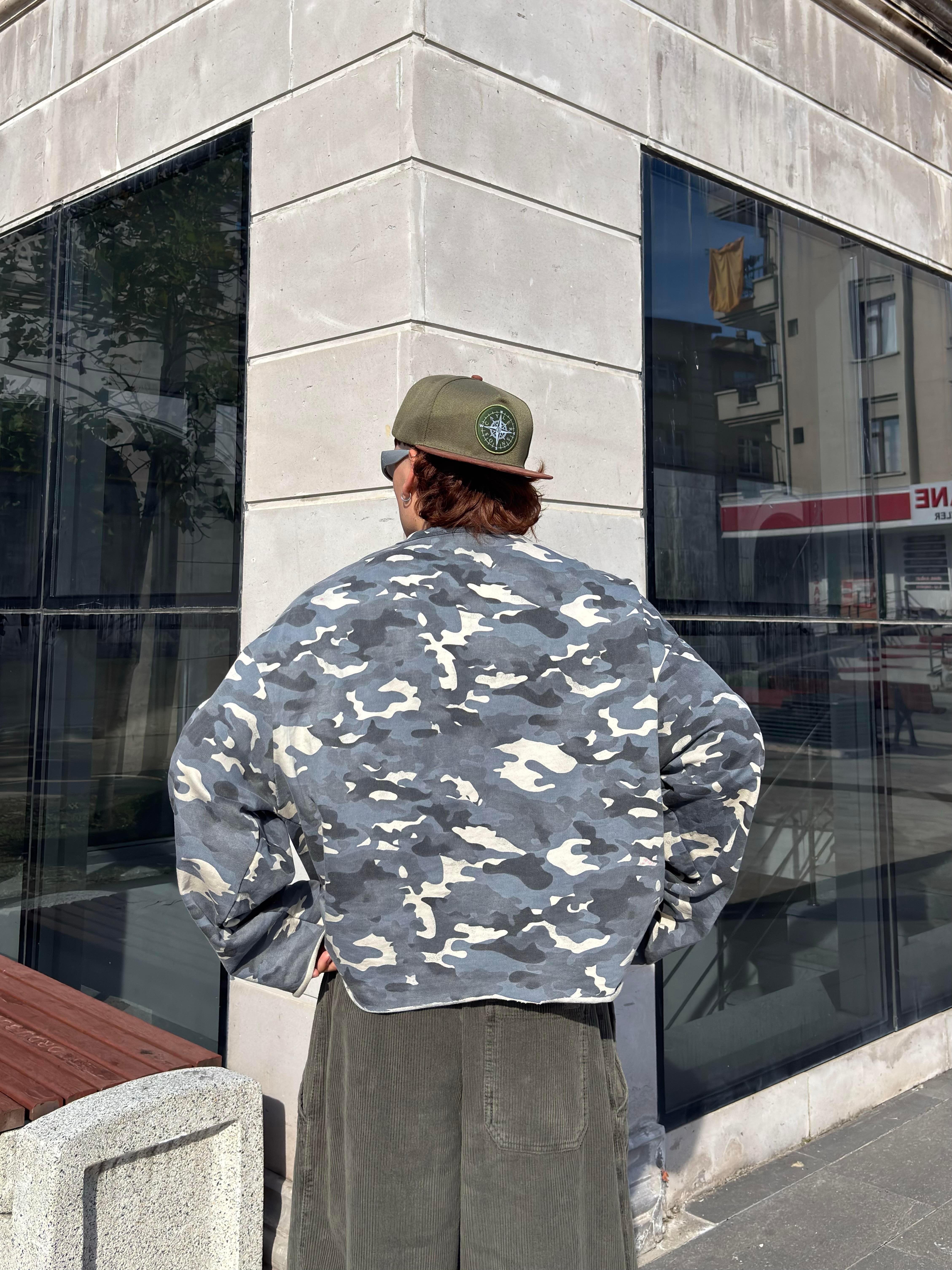 Camouflage Boxy Fit Cut-Off Sweatshirt
