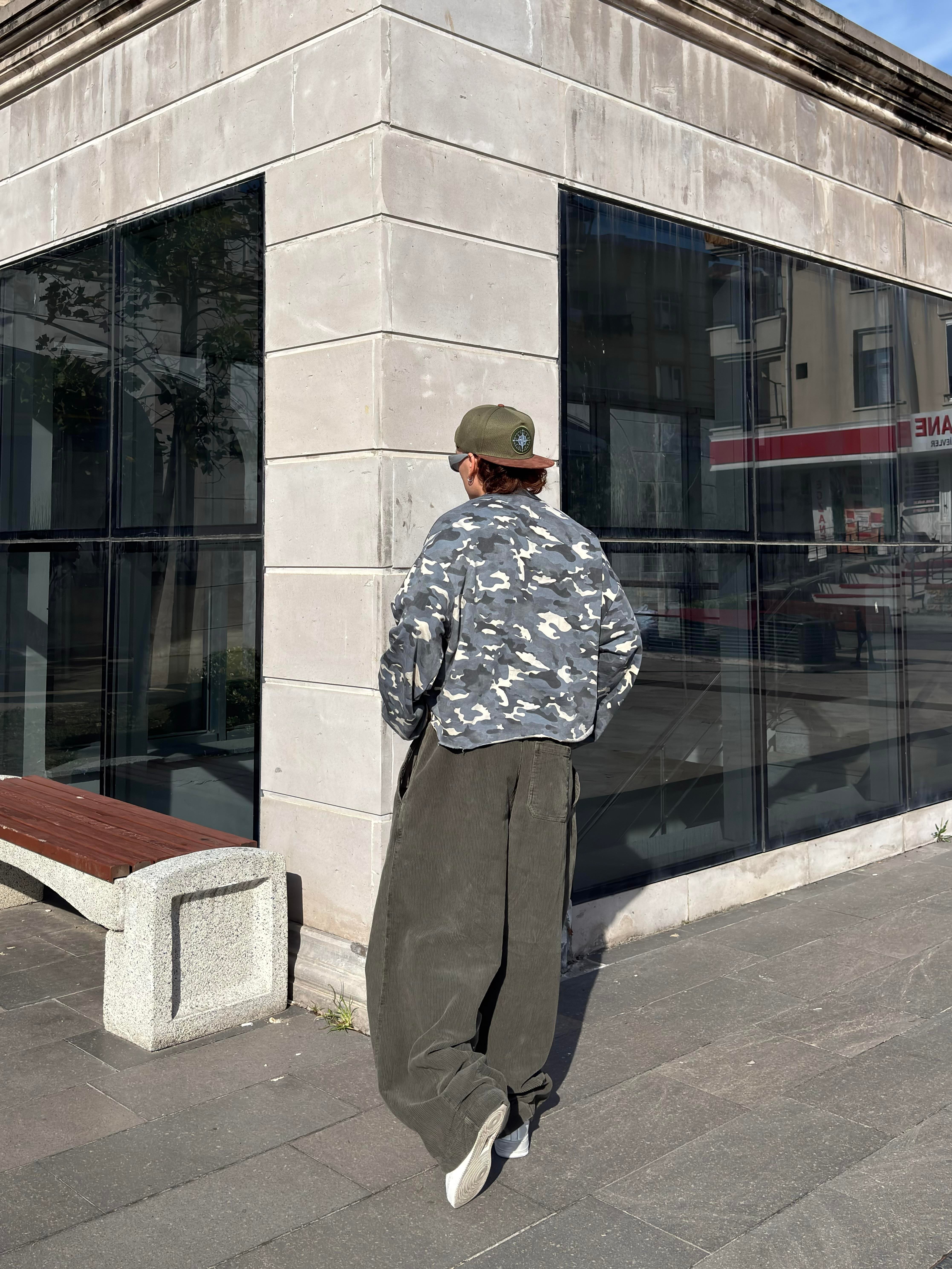 Camouflage Boxy Fit Cut-Off Sweatshirt
