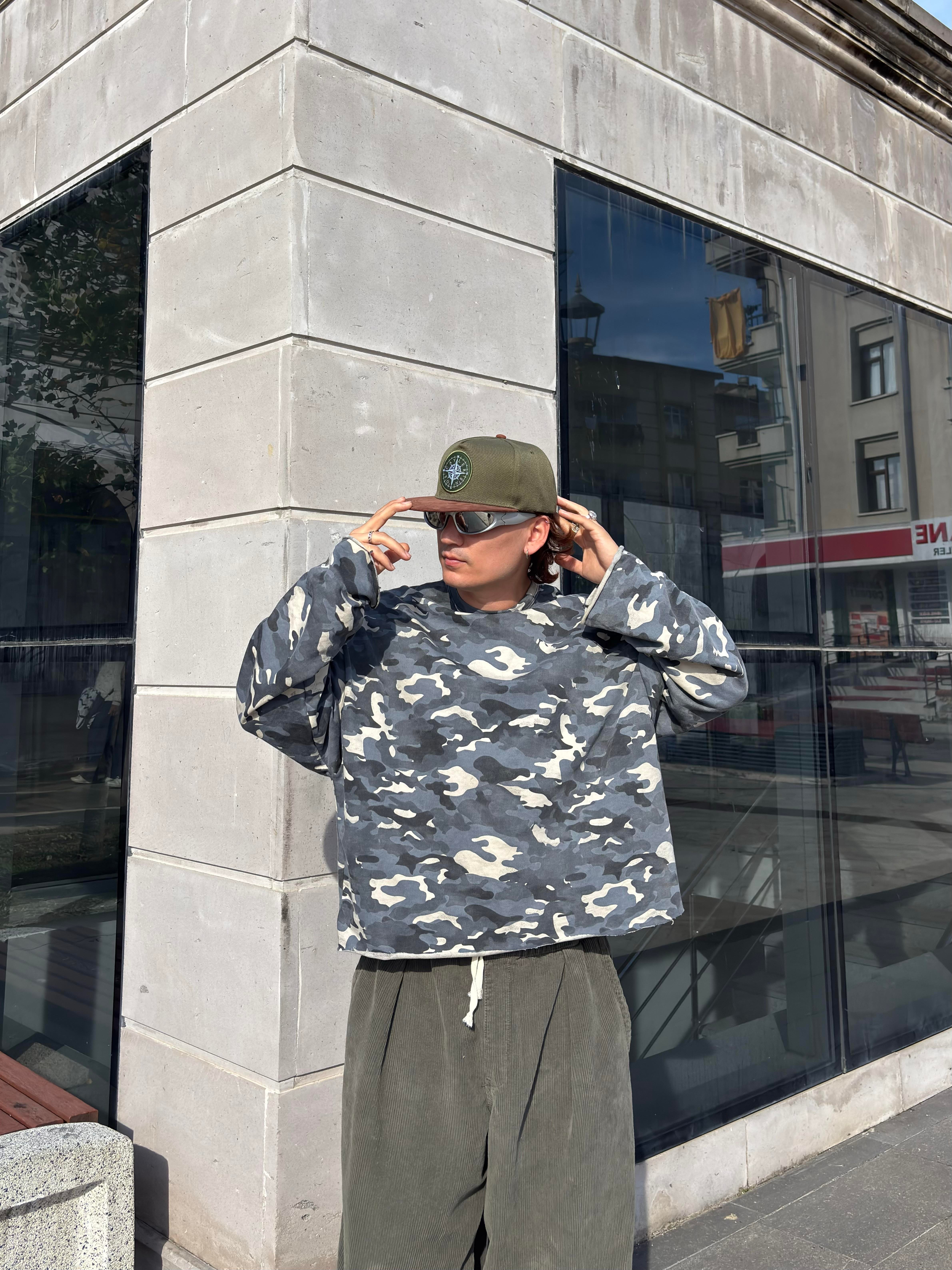 Camouflage Boxy Fit Cut-Off Sweatshirt