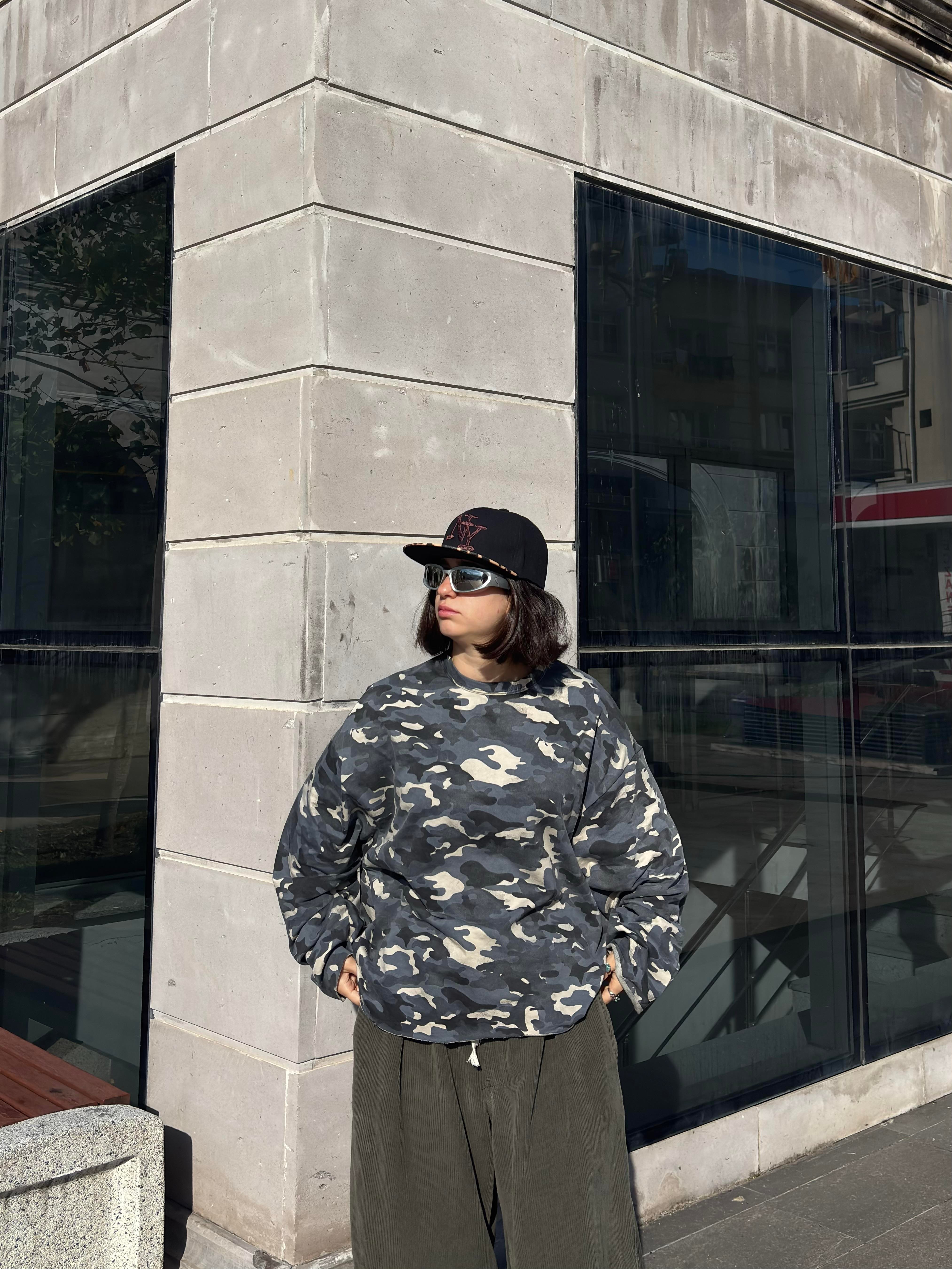 Camouflage Boxy Fit Cut-Off Sweatshirt
