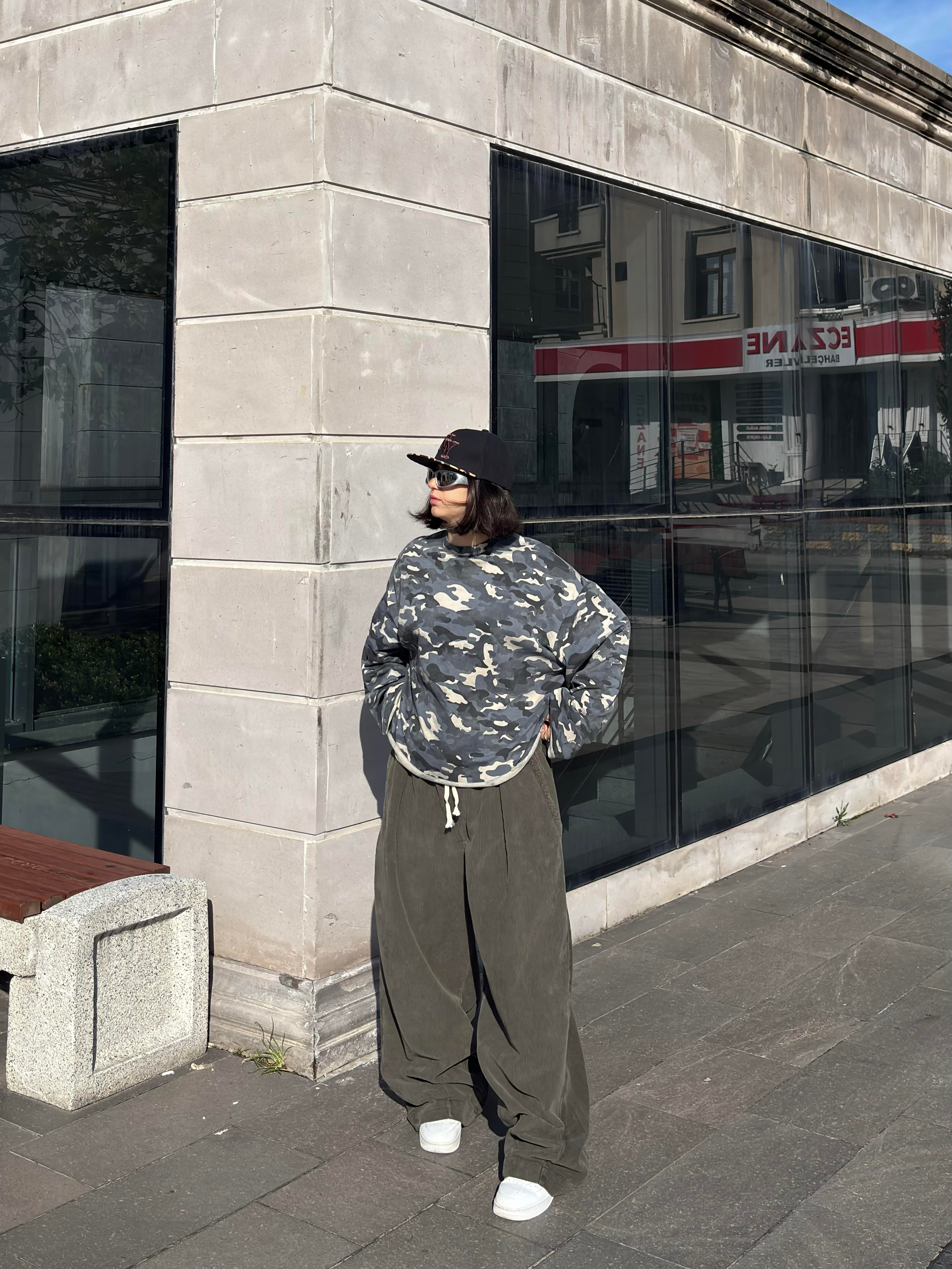 Camouflage Boxy Fit Cut-Off Sweatshirt