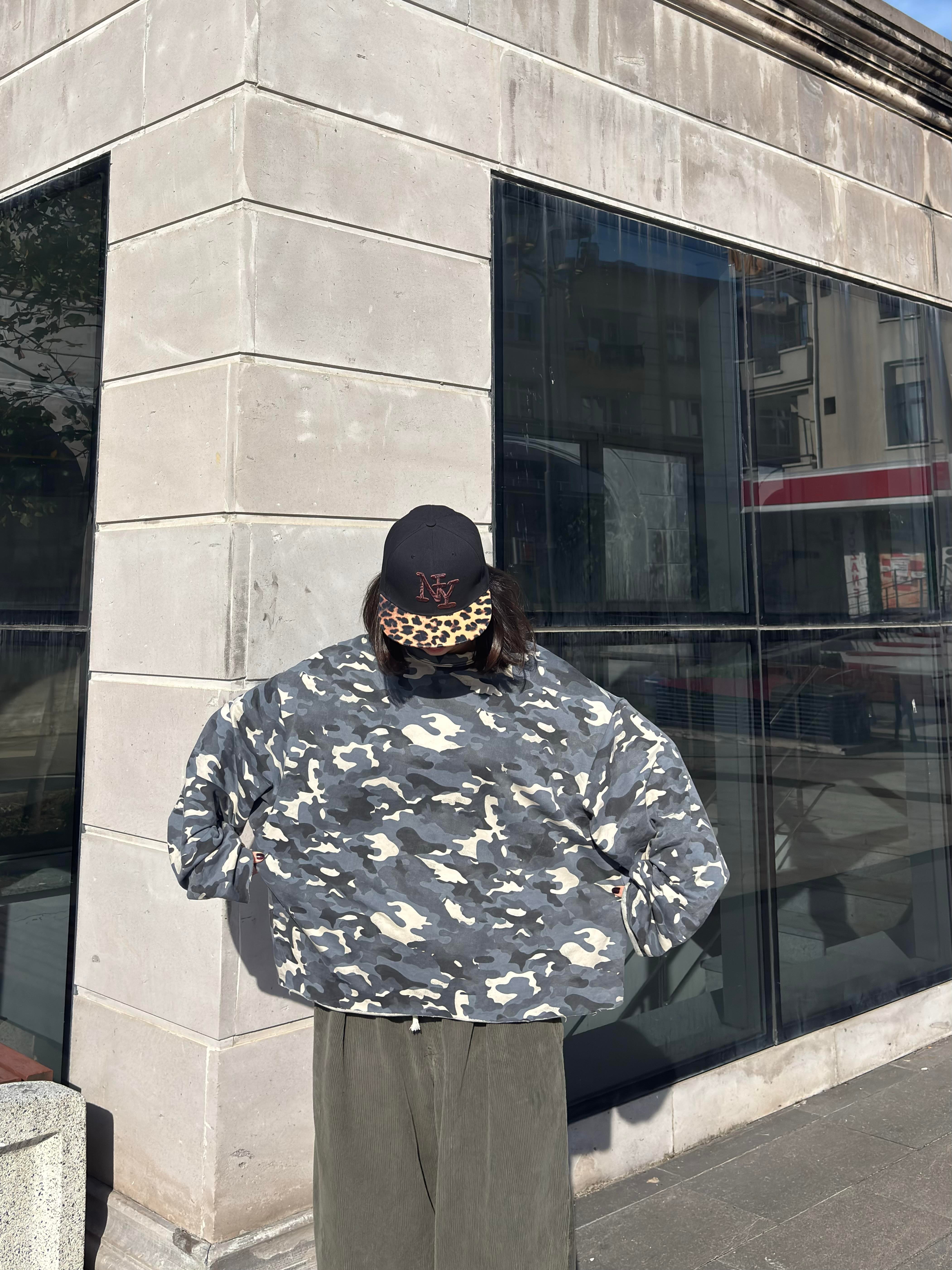Camouflage Boxy Fit Cut-Off Sweatshirt