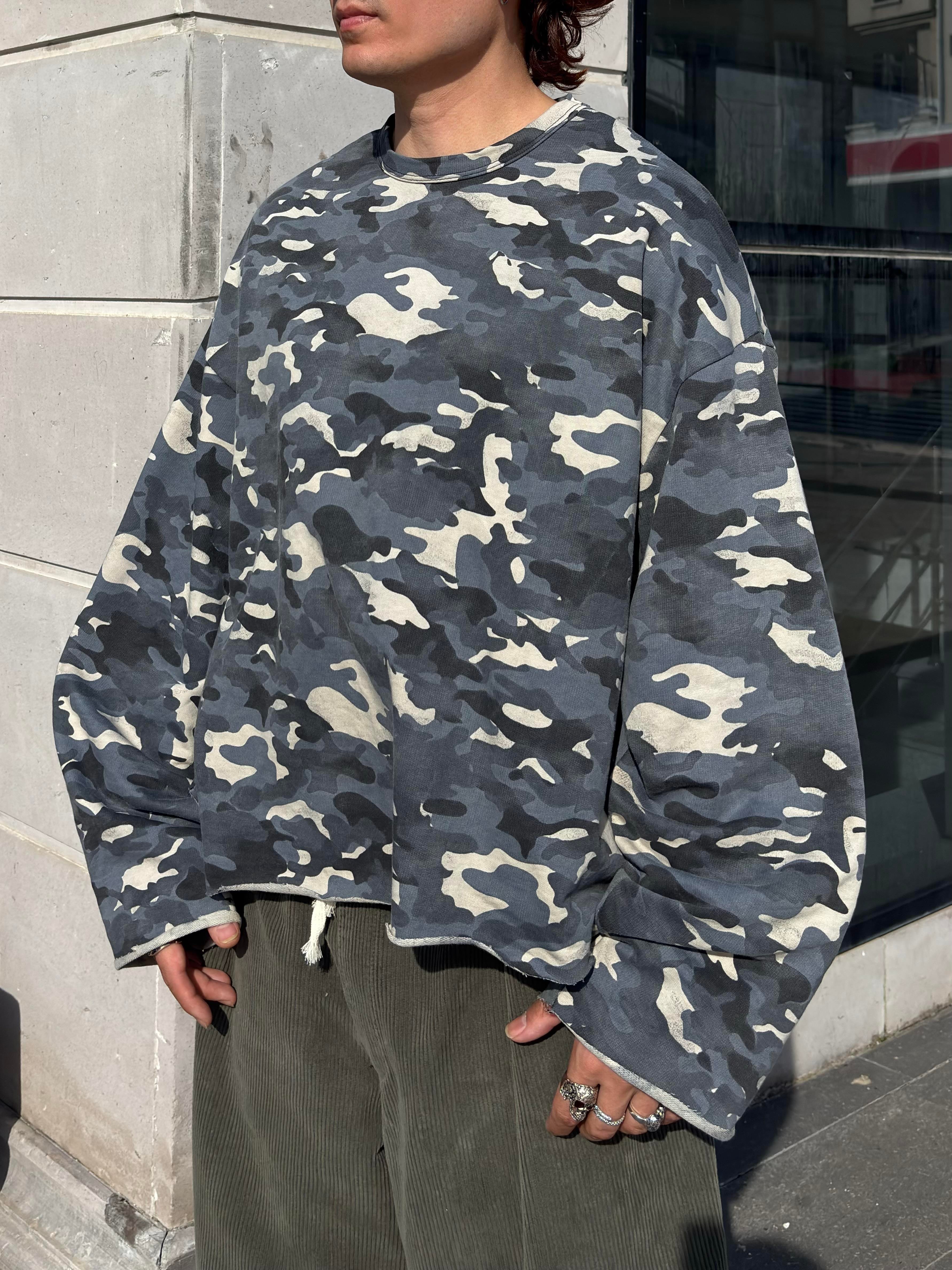 Camouflage Boxy Fit Cut-Off Sweatshirt