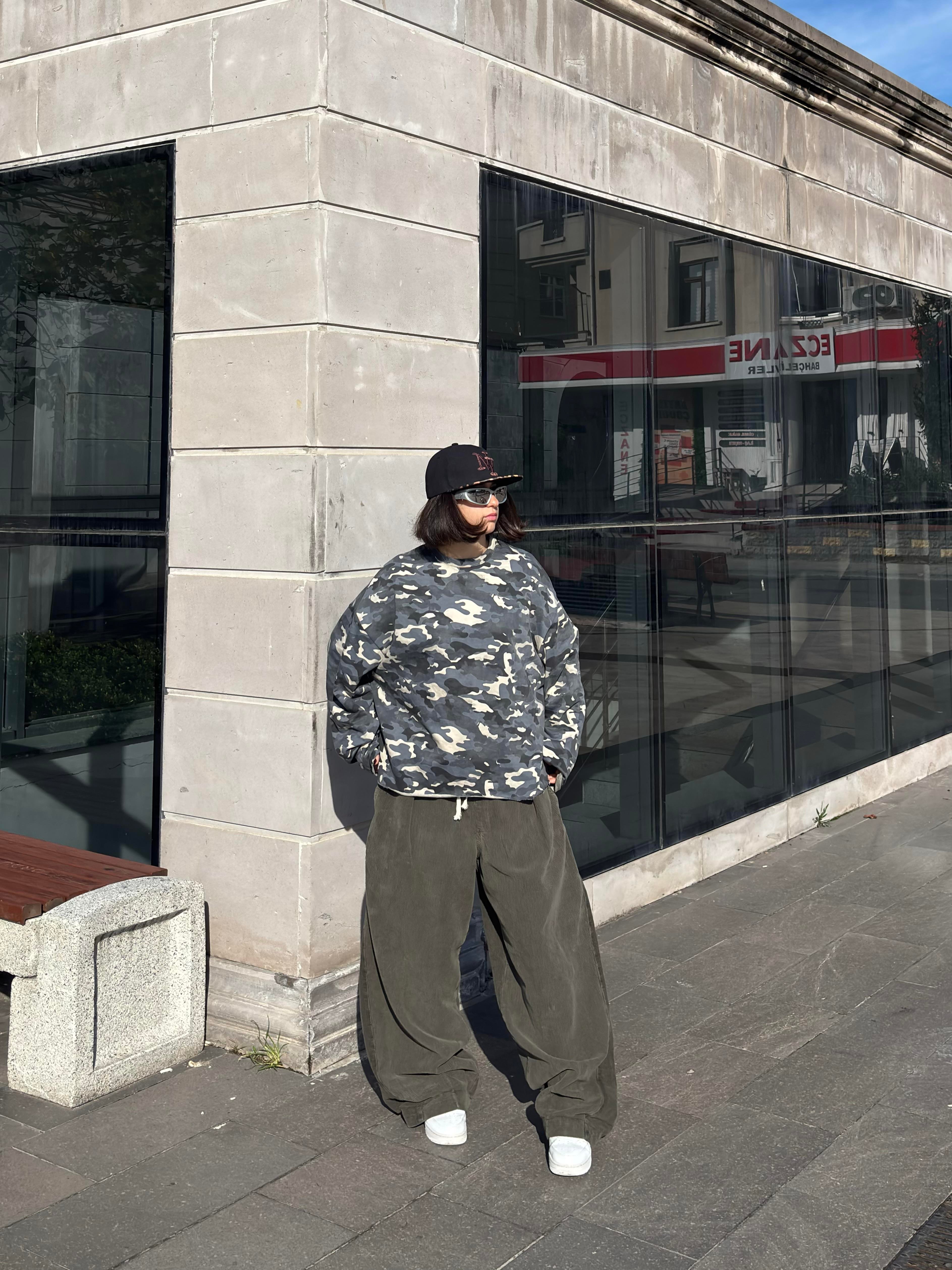 Camouflage Boxy Fit Cut-Off Sweatshirt
