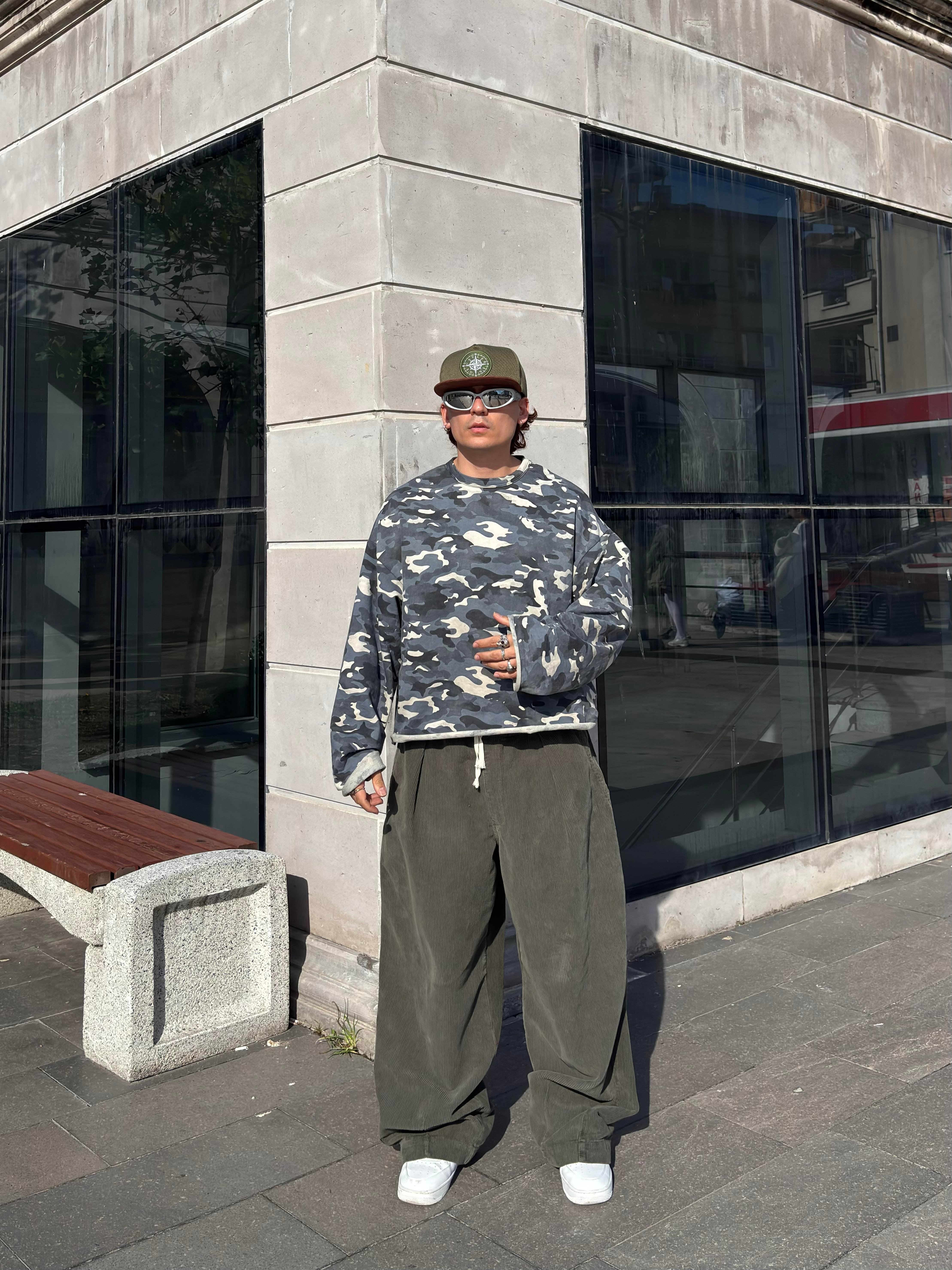 Camouflage Boxy Fit Cut-Off Sweatshirt