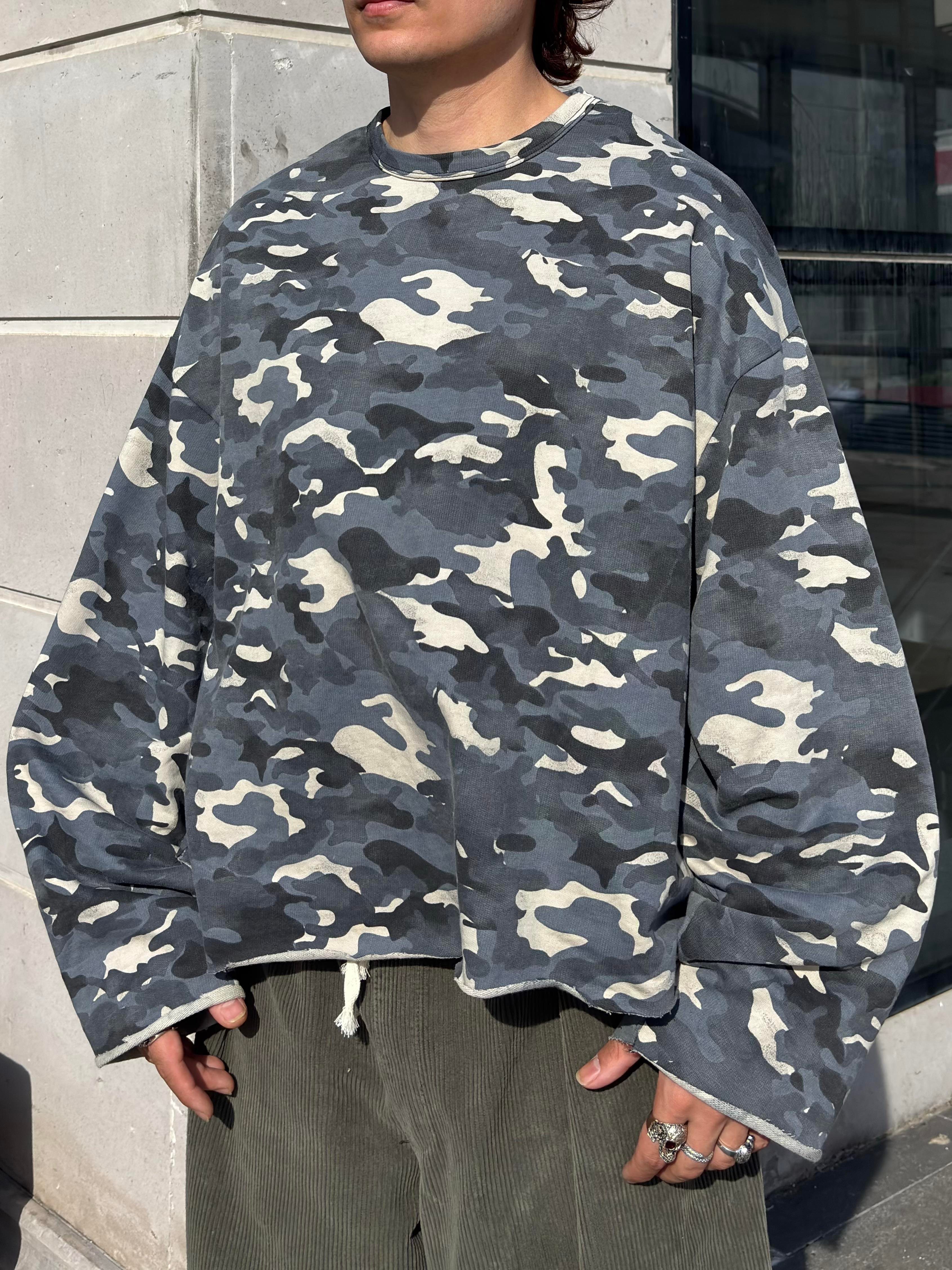 Camouflage Boxy Fit Cut-Off Sweatshirt