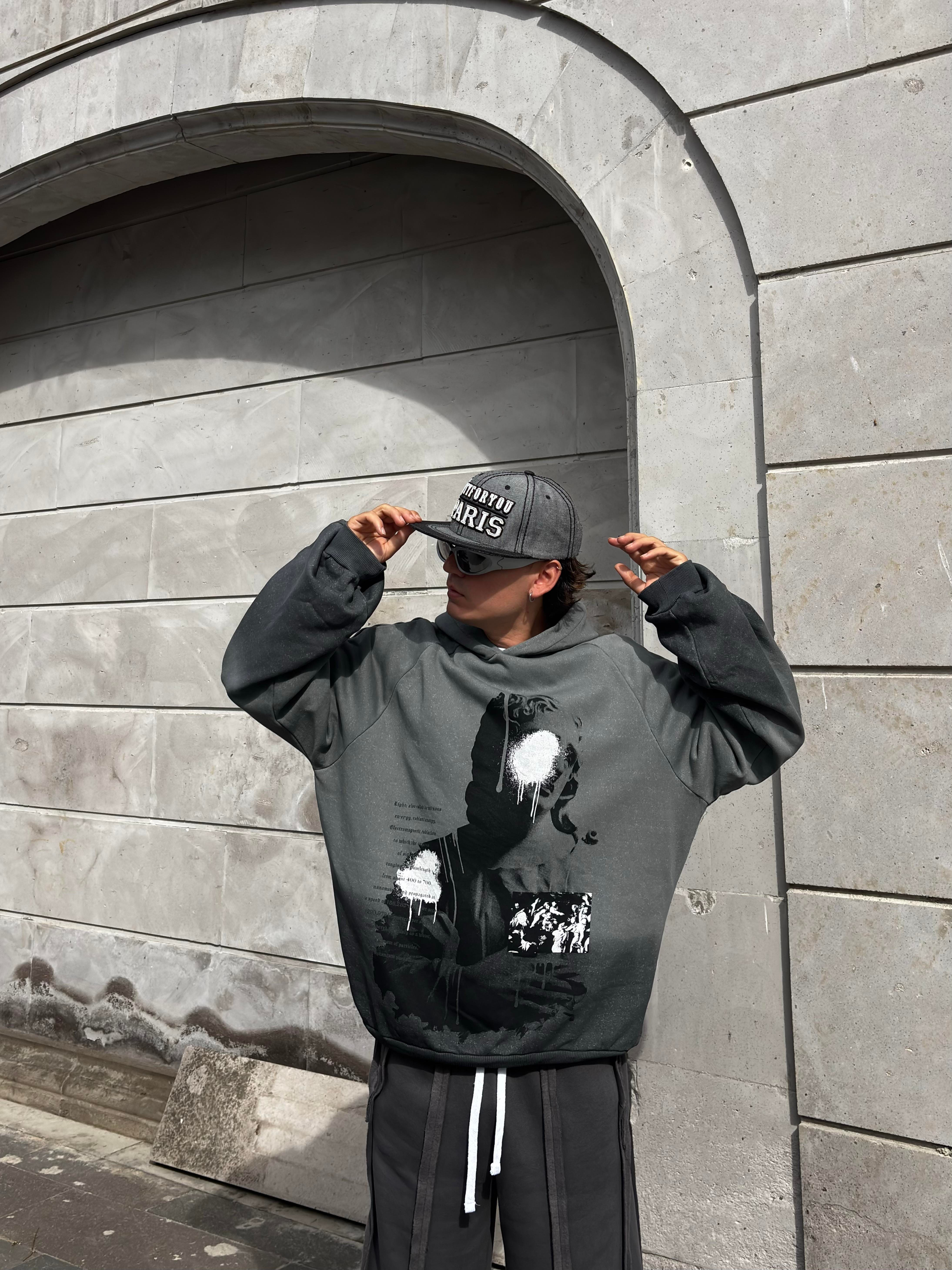 Grey Tone Yıkamalı With Granient And Statue Print Plus Hoodie
