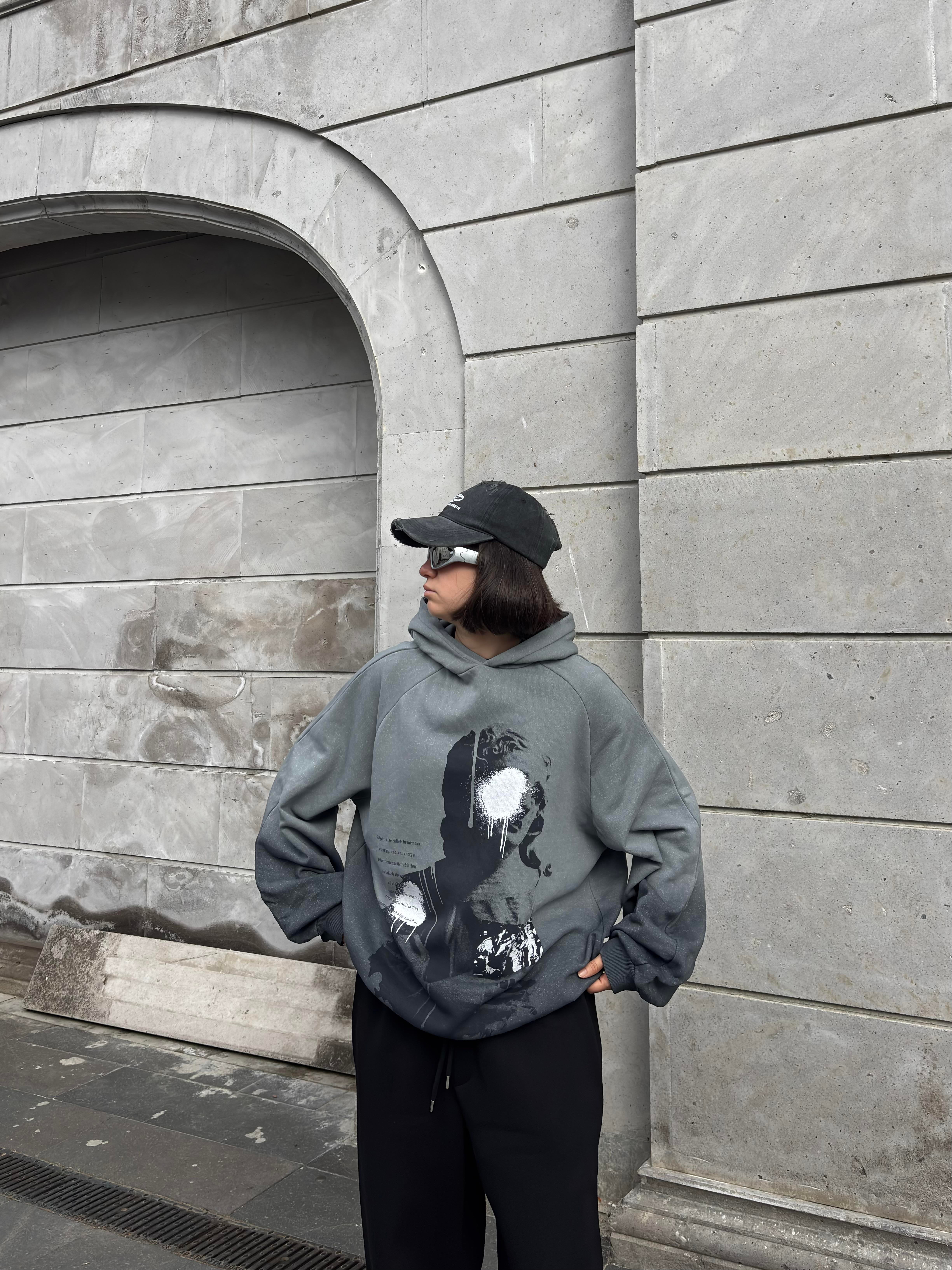 Grey Tone Yıkamalı With Granient And Statue Print Plus Hoodie