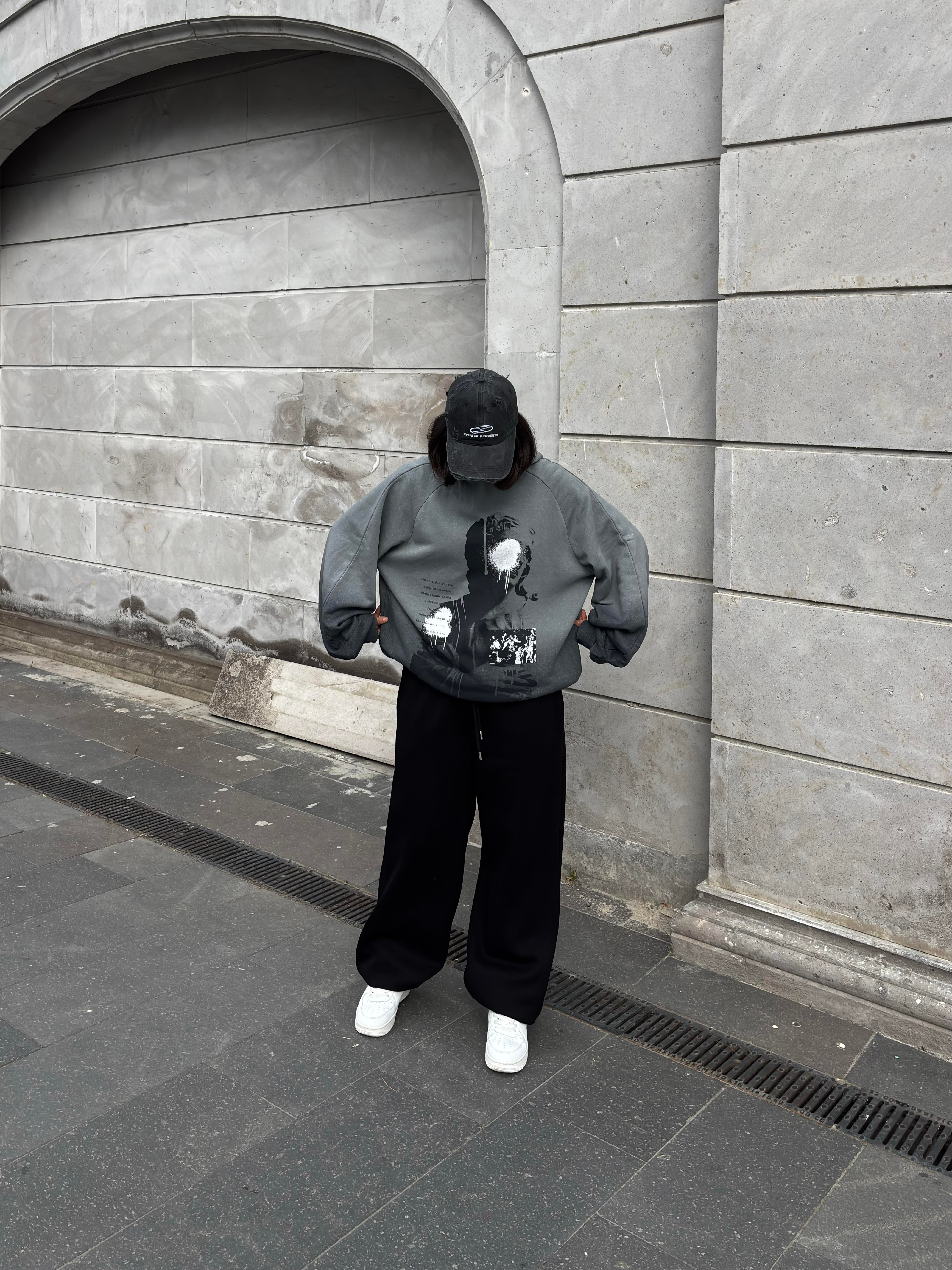 Grey Tone Yıkamalı With Granient And Statue Print Plus Hoodie