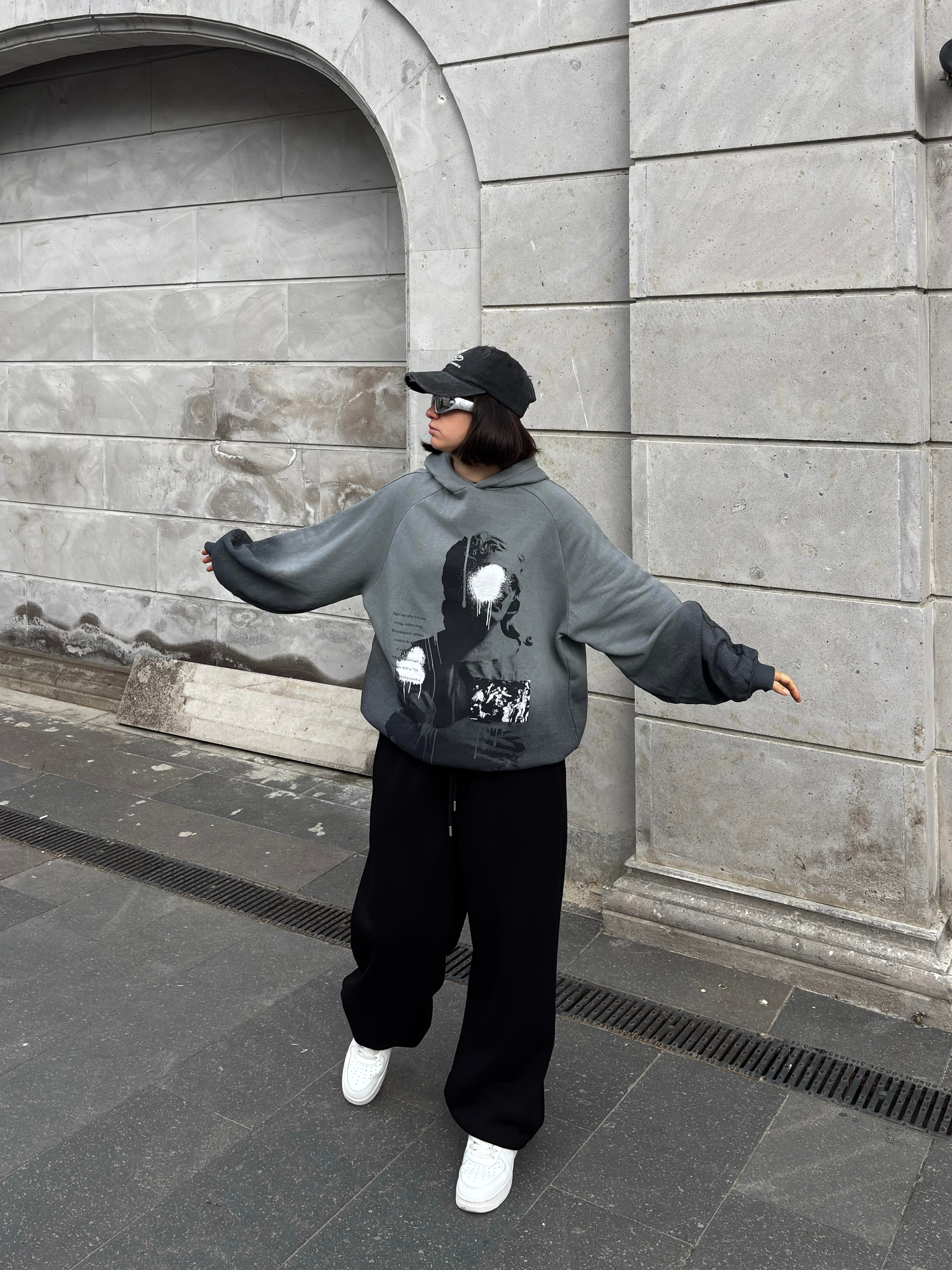 Grey Tone Yıkamalı With Granient And Statue Print Plus Hoodie