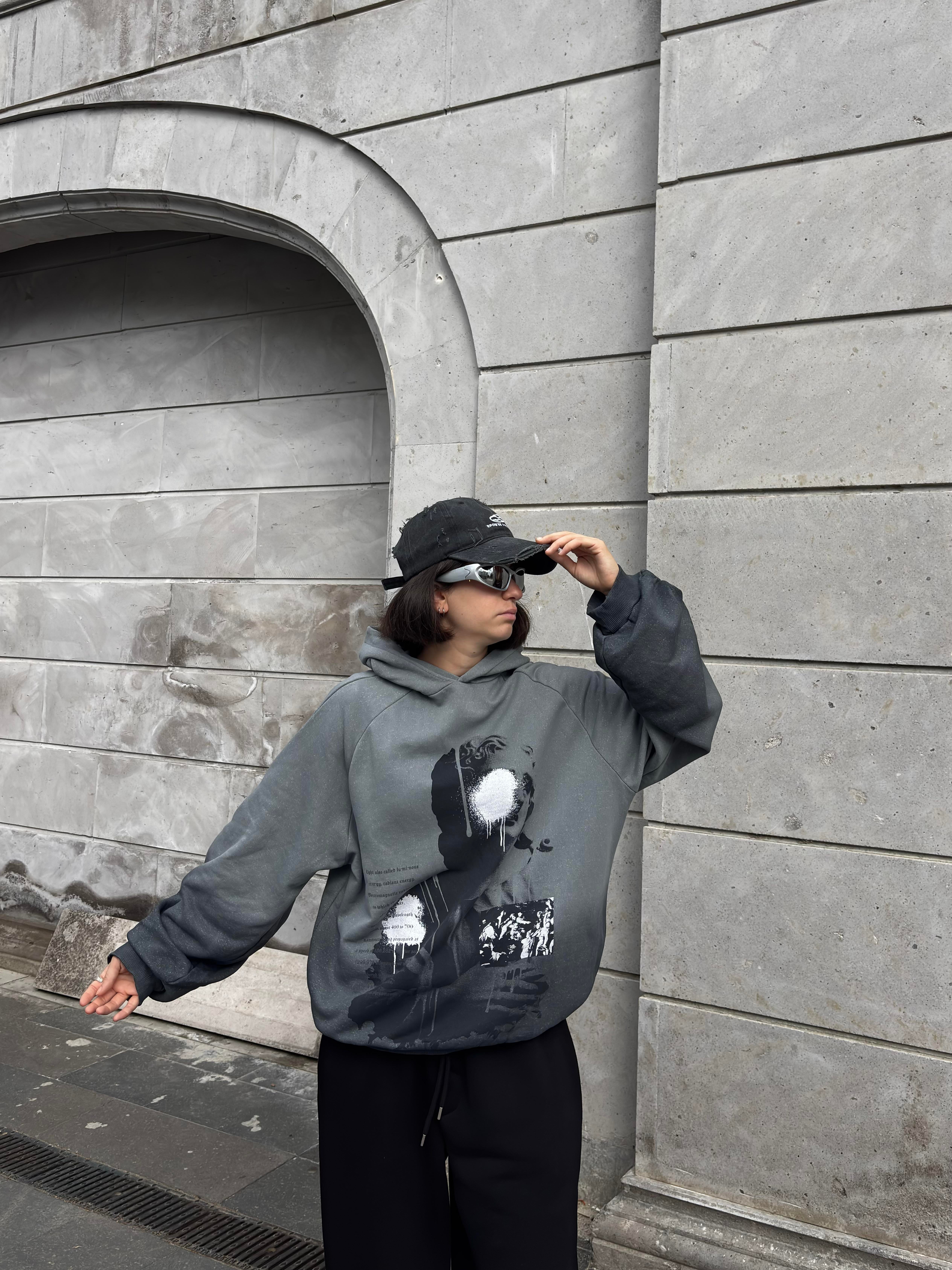 Grey Tone Yıkamalı With Granient And Statue Print Plus Hoodie