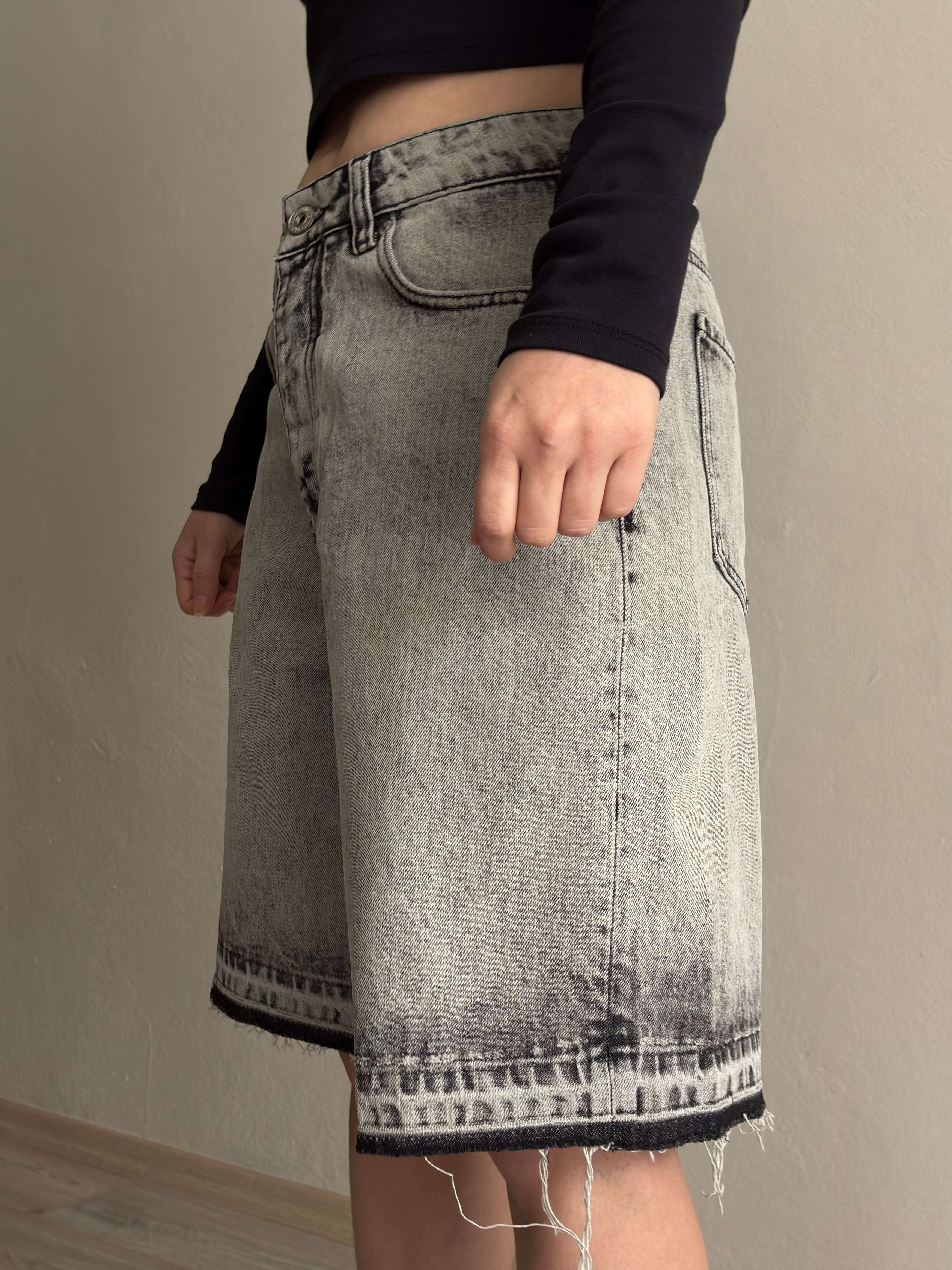Gri Eskitme Ton Fringed Jorts