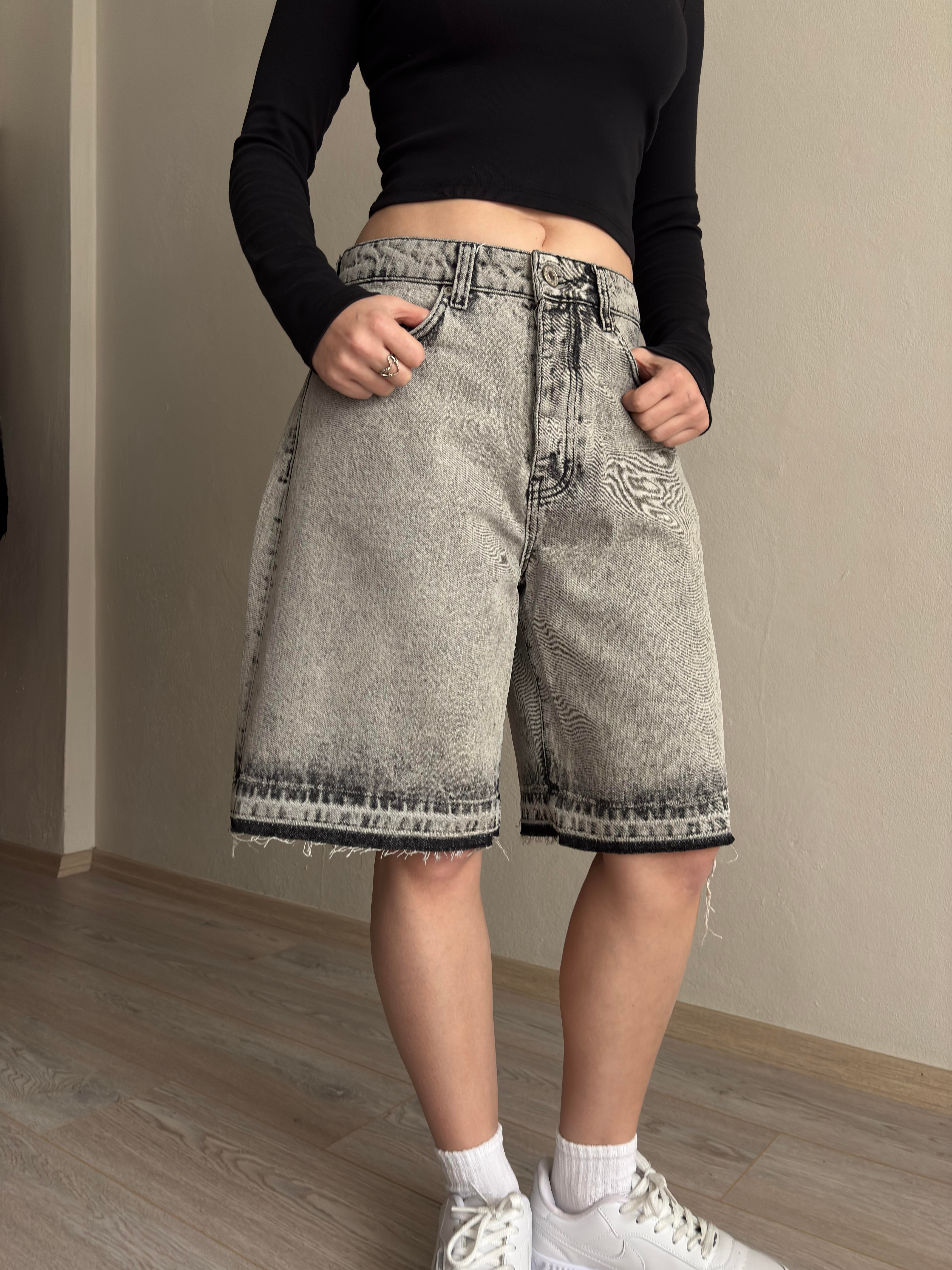Gri Eskitme Ton Fringed Jorts