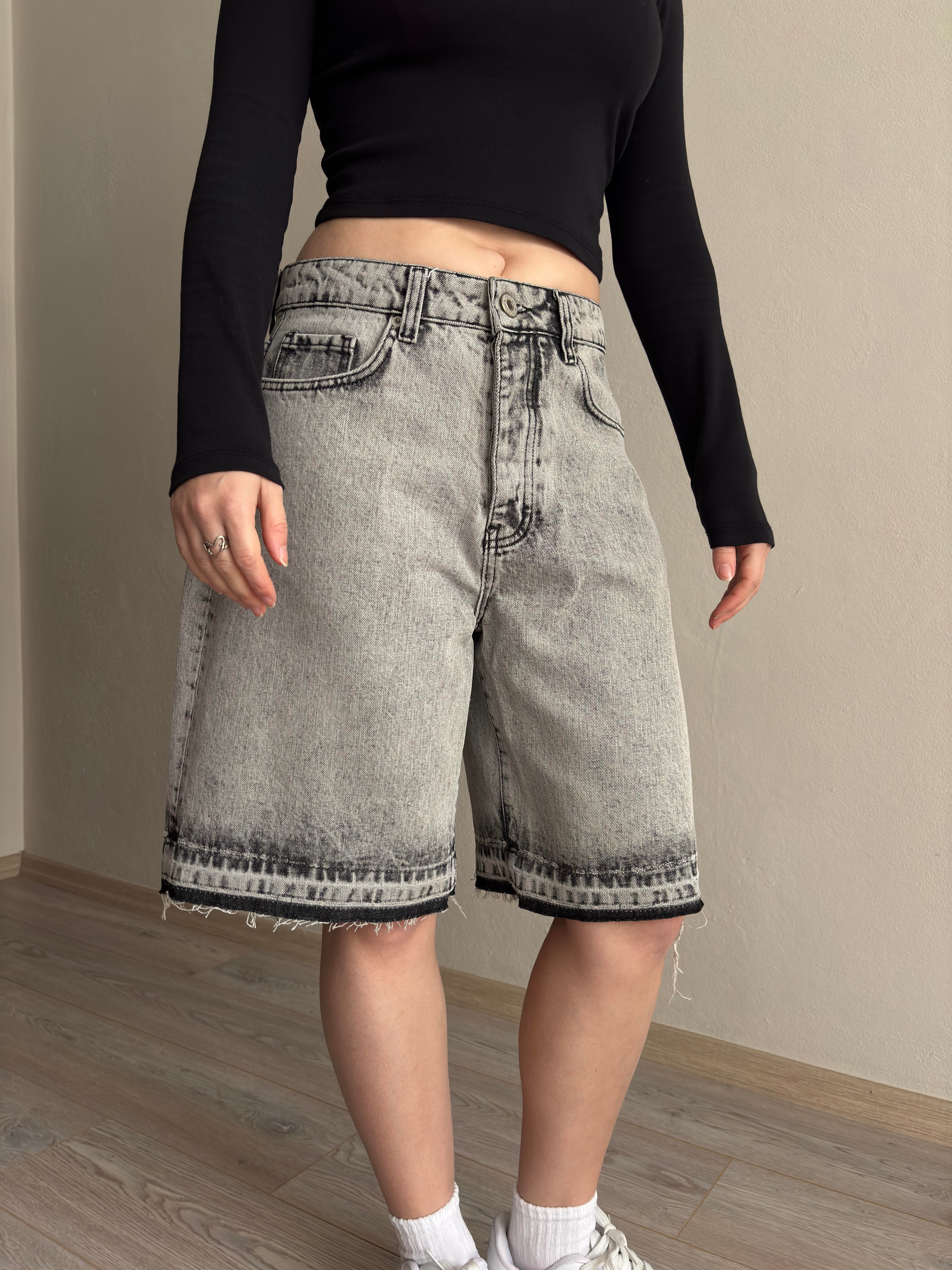 Gri Eskitme Ton Fringed Jorts