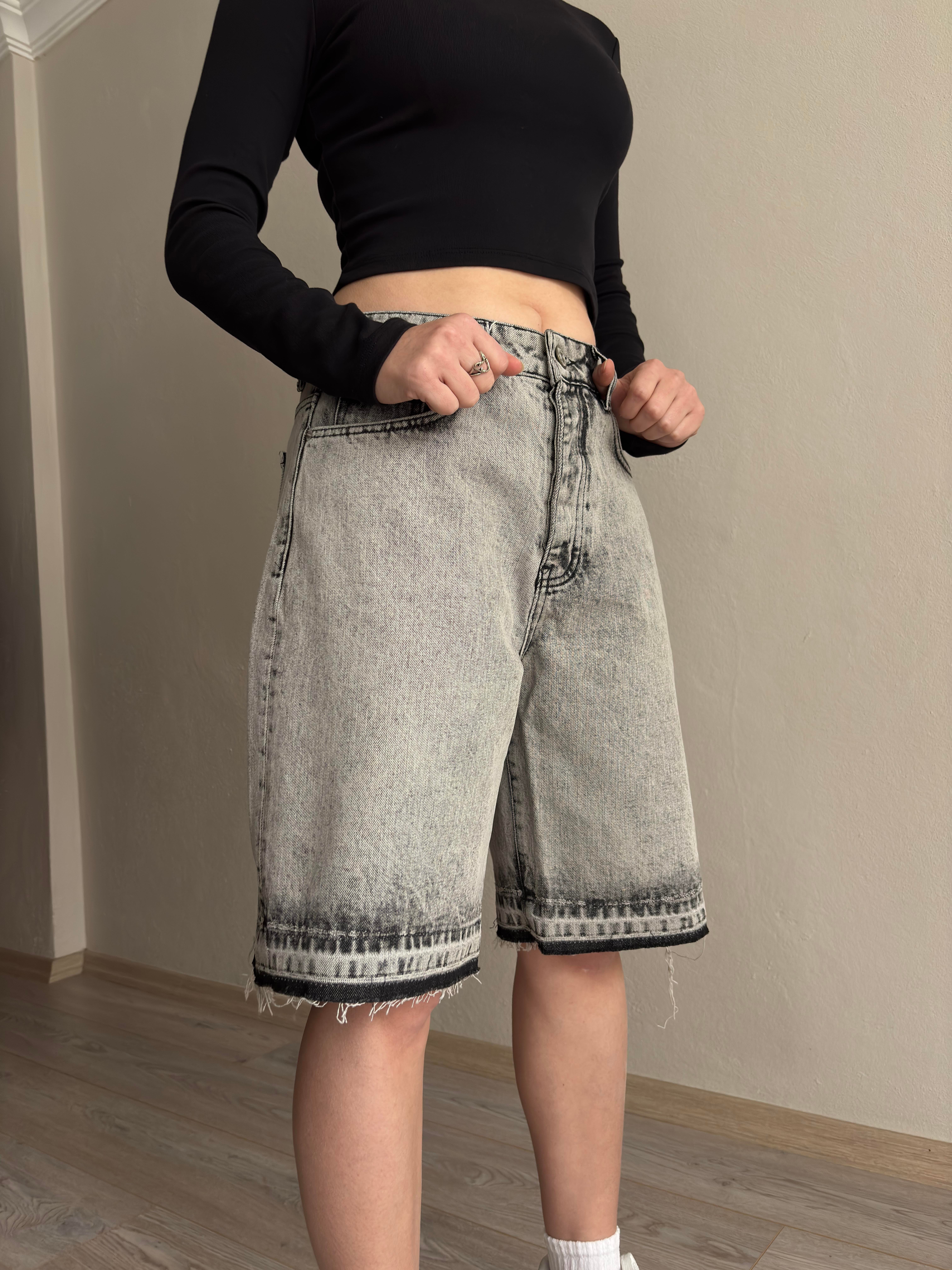 Gri Eskitme Ton Fringed Jorts