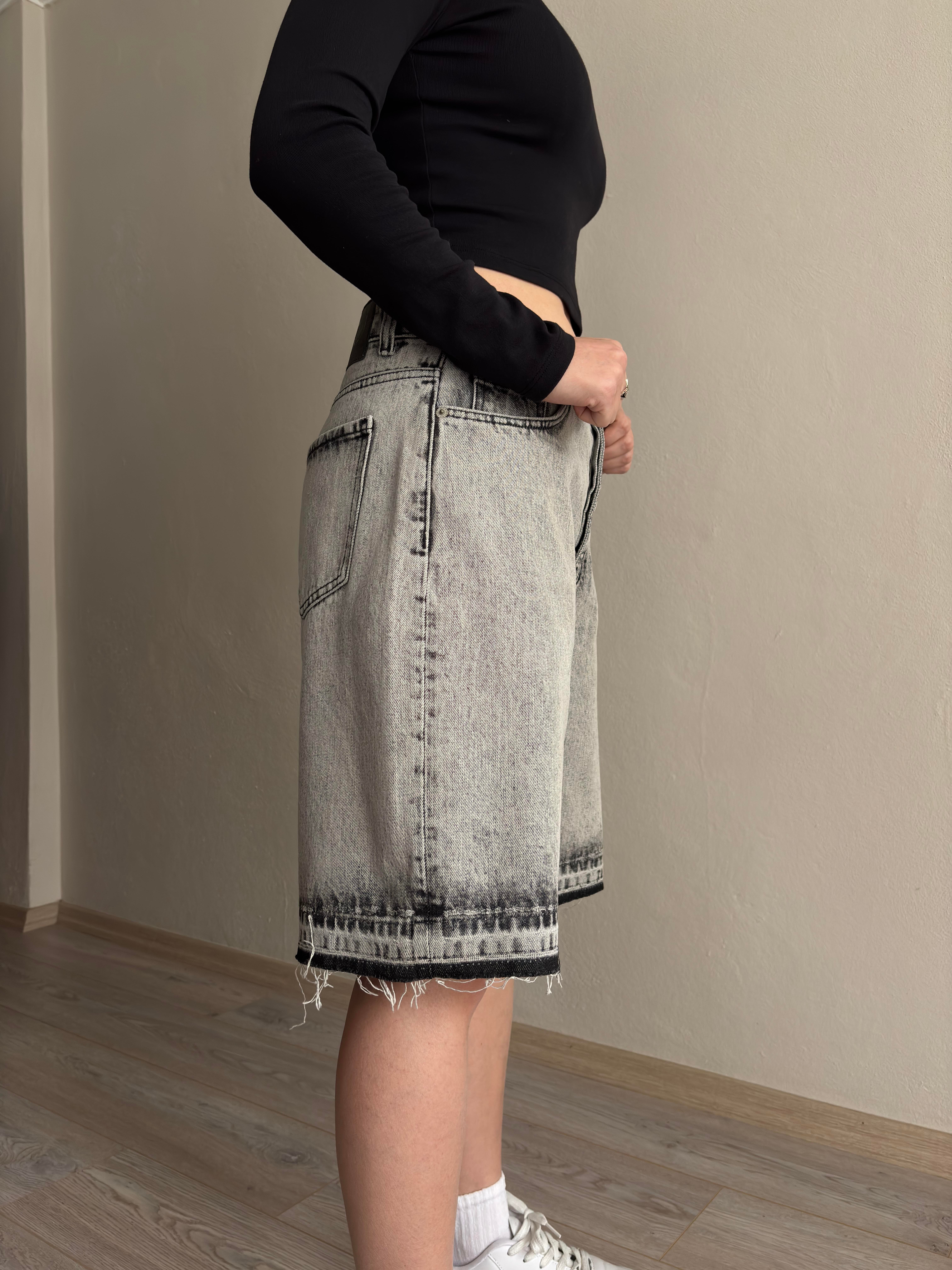 Gri Eskitme Ton Fringed Jorts
