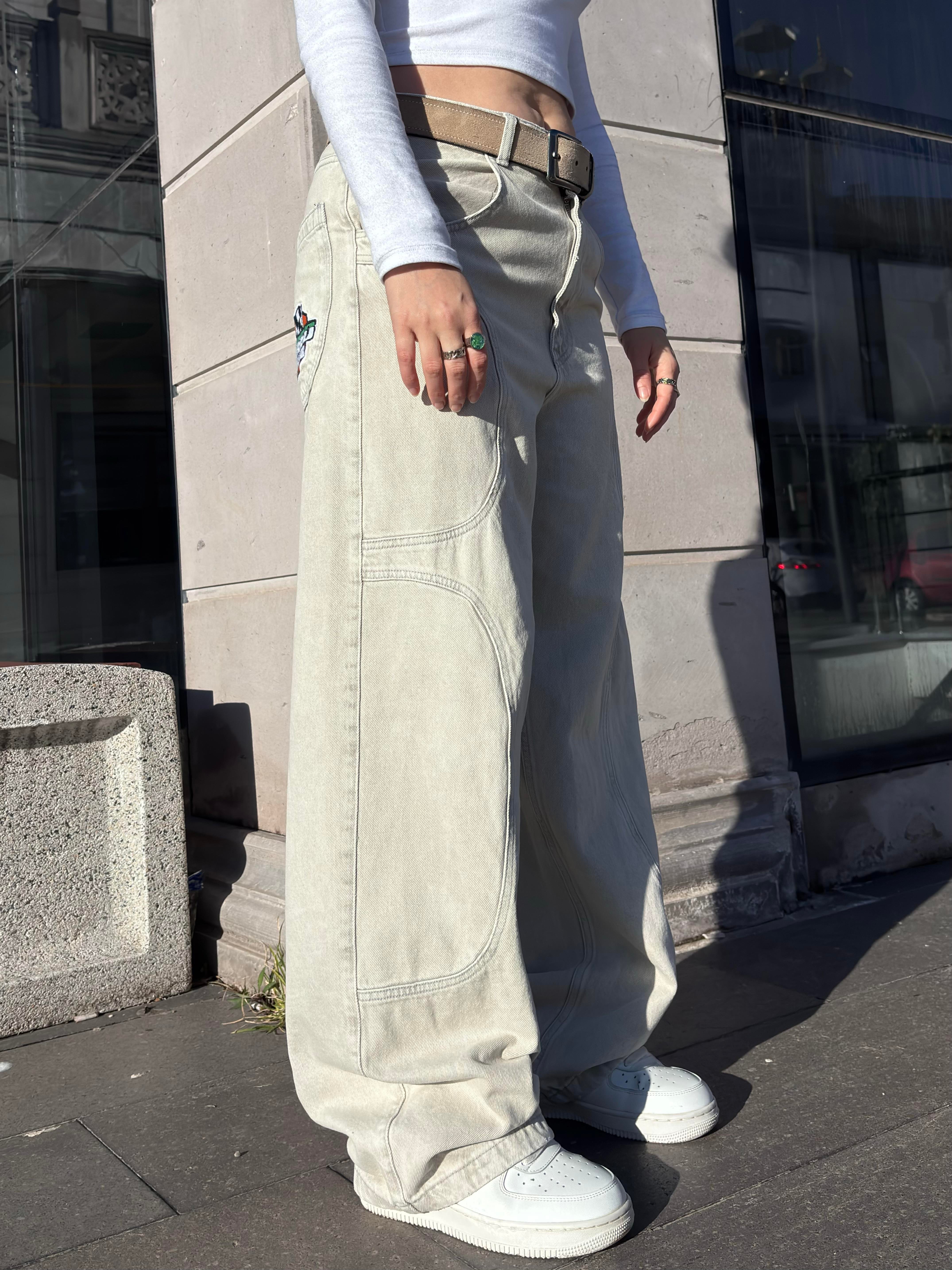 Gri-Krem Yıkamalı Ton Nakışlı Denim Jean