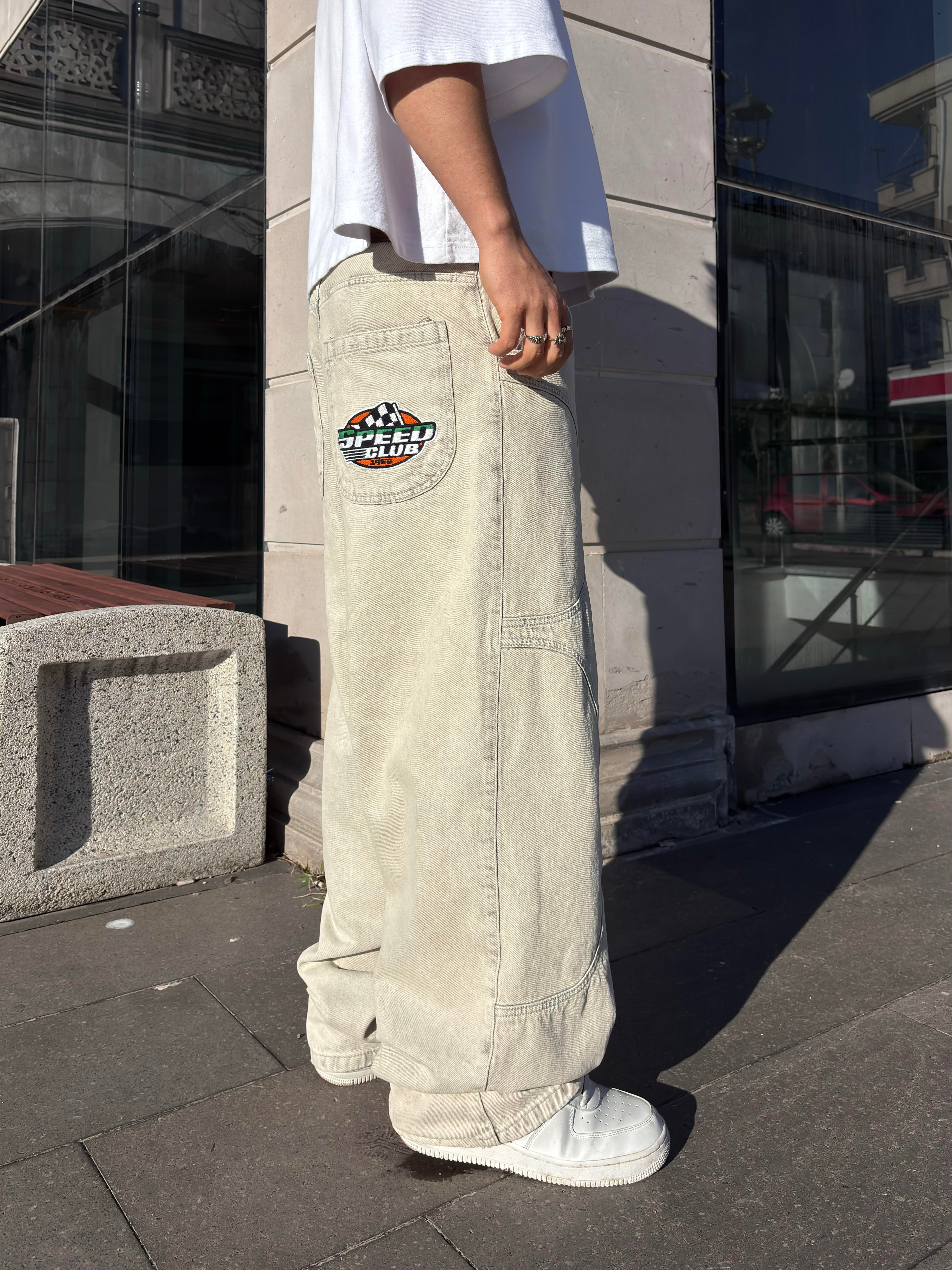 Gri-Krem Yıkamalı Ton Nakışlı Denim Jean