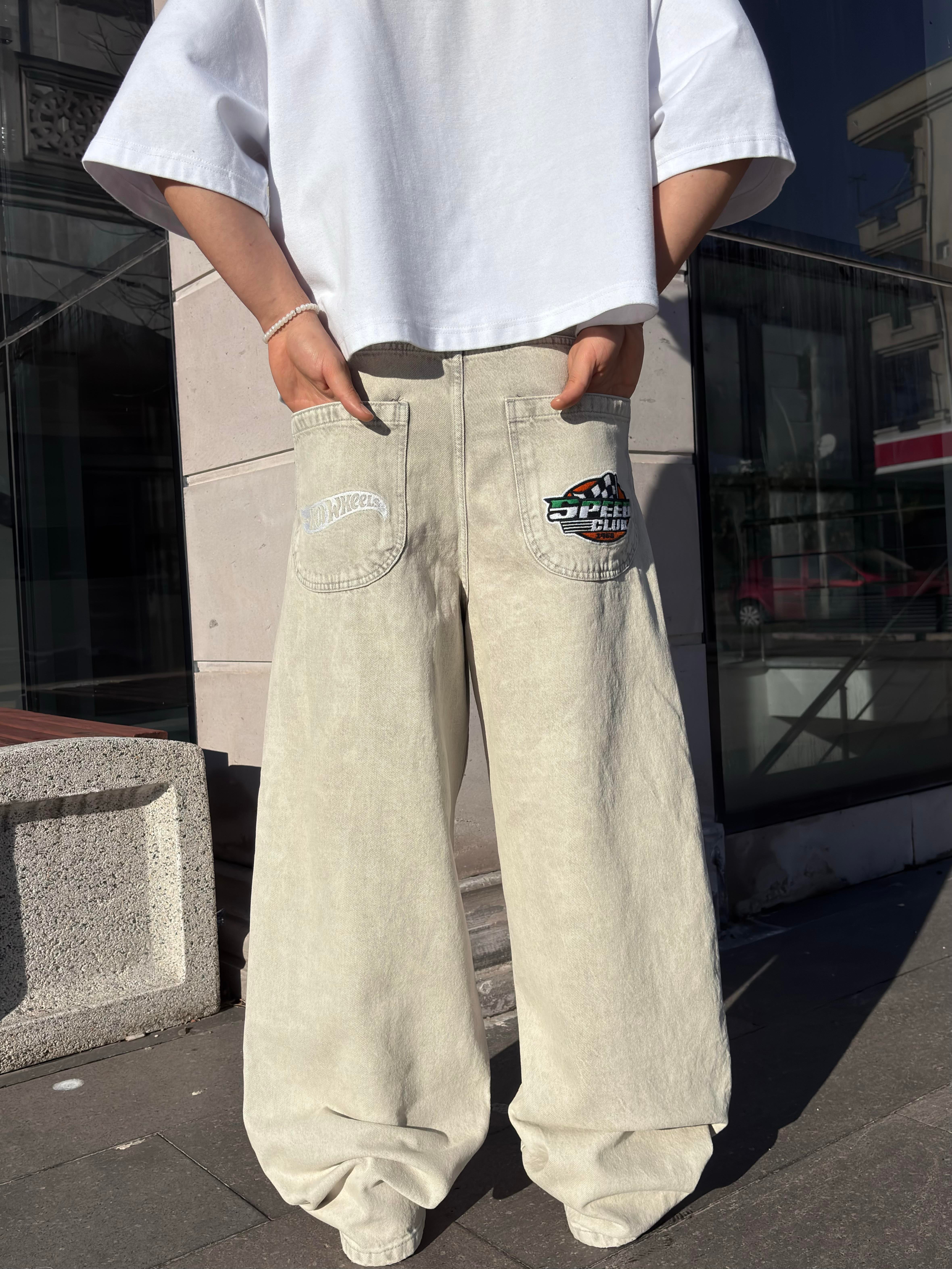 Gri-Krem Yıkamalı Ton Nakışlı Denim Jean