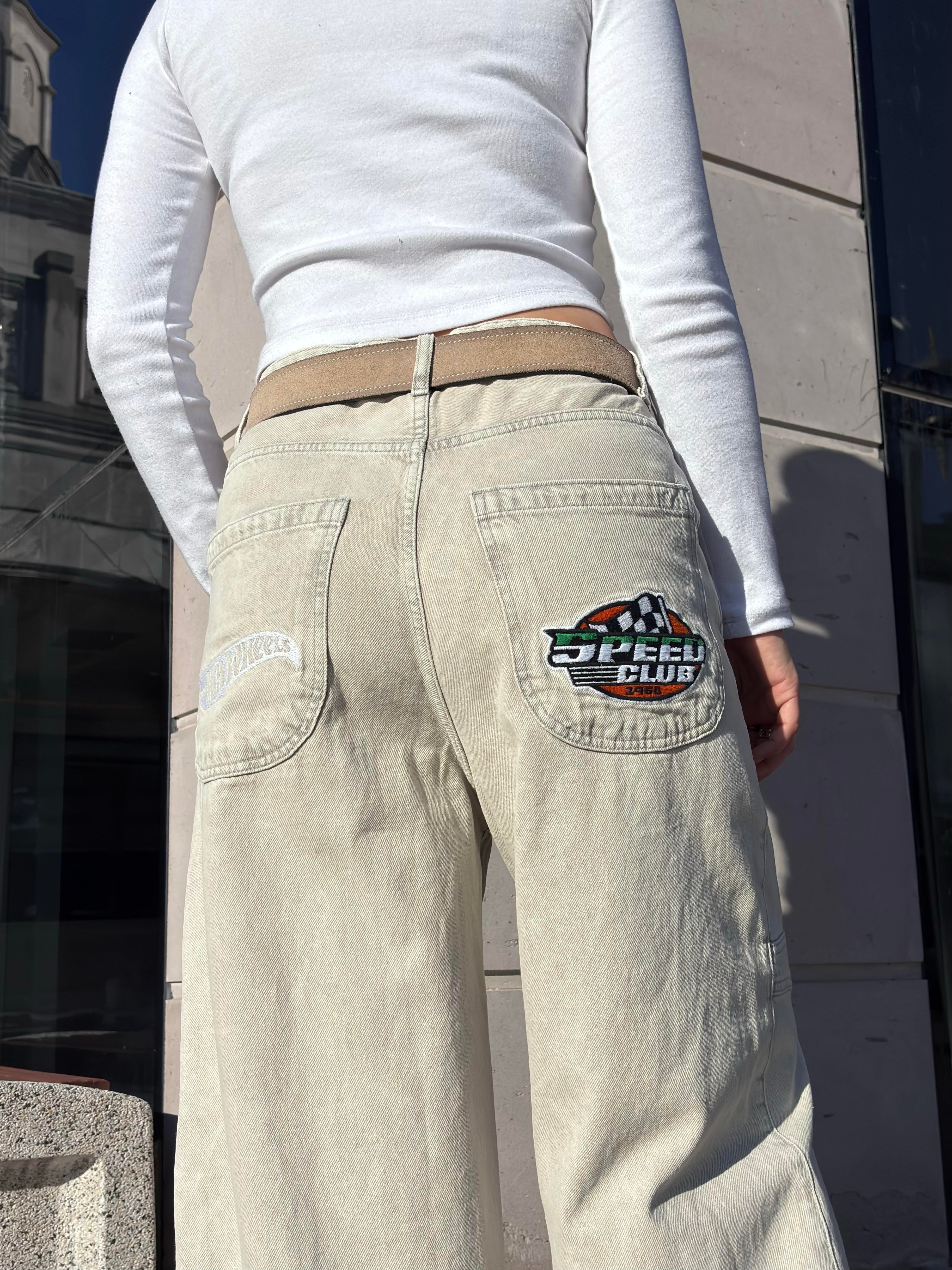 Gri-Krem Yıkamalı Ton Nakışlı Denim Jean