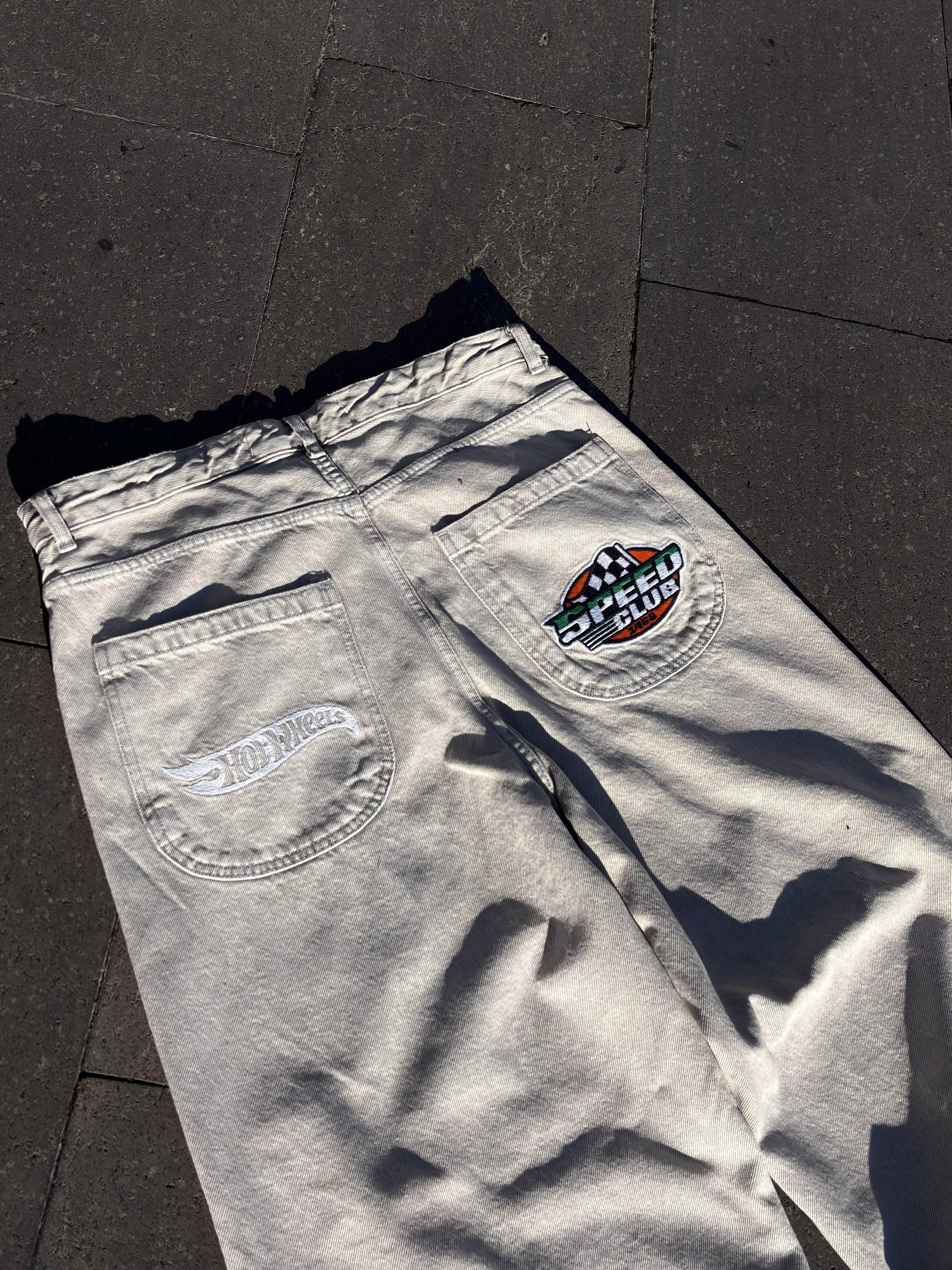 Gri-Krem Yıkamalı Ton Nakışlı Denim Jean