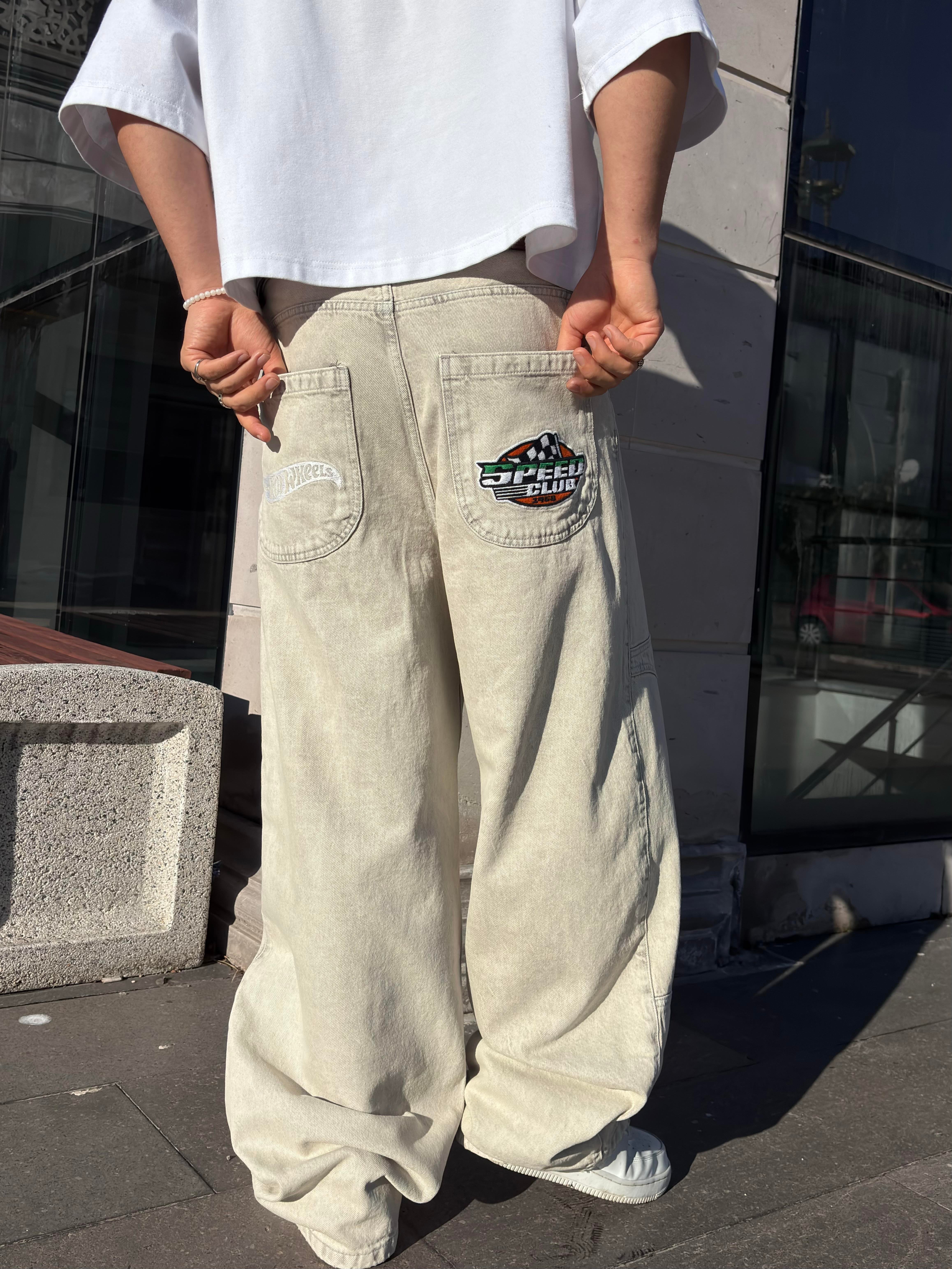 Gri-Krem Yıkamalı Ton Nakışlı Denim Jean