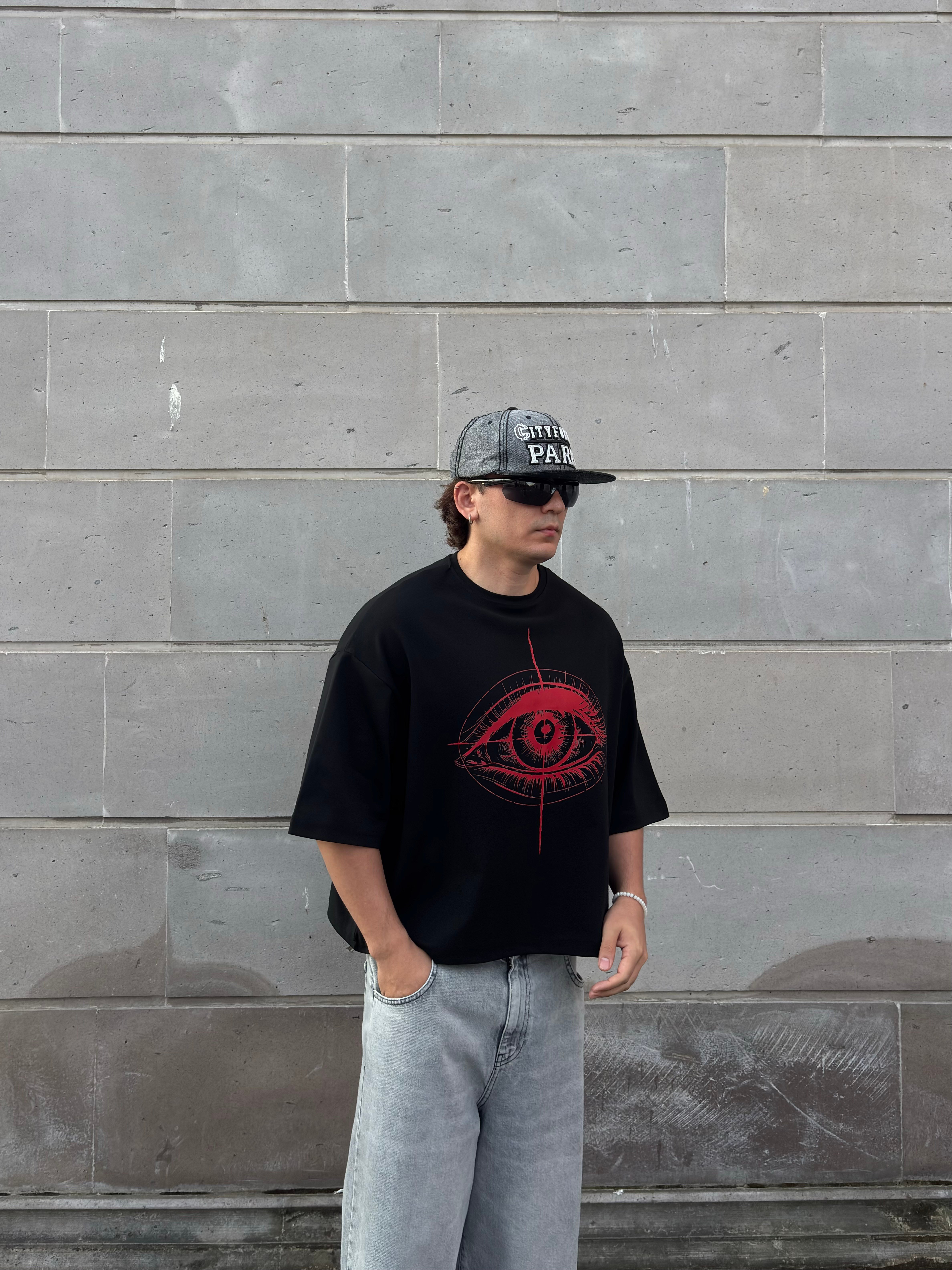 MW Premium Special Oversized Crimson Eye T-shirt