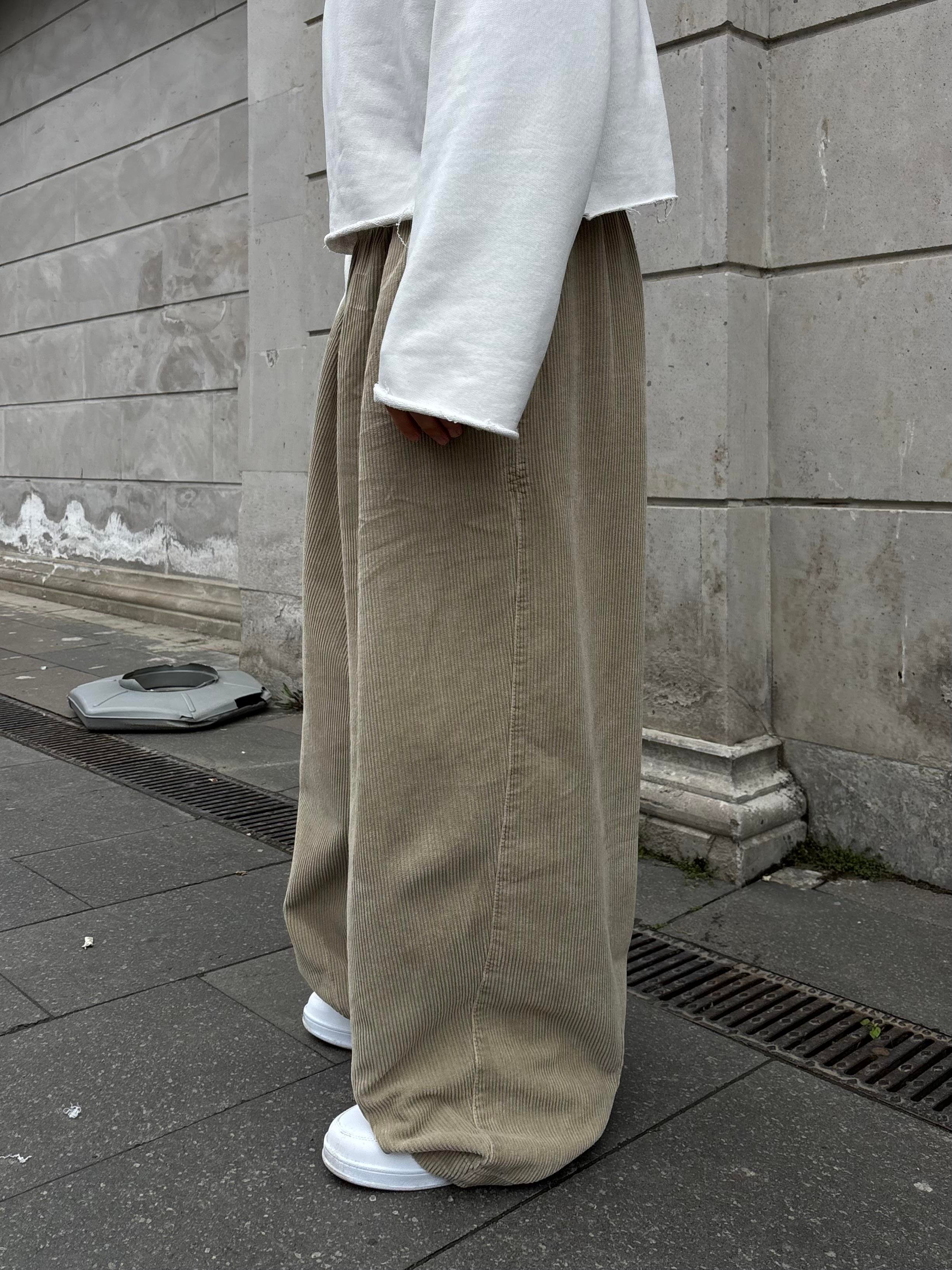 Premium Camel Bobbi Conduroy Extrem Baggy Pants