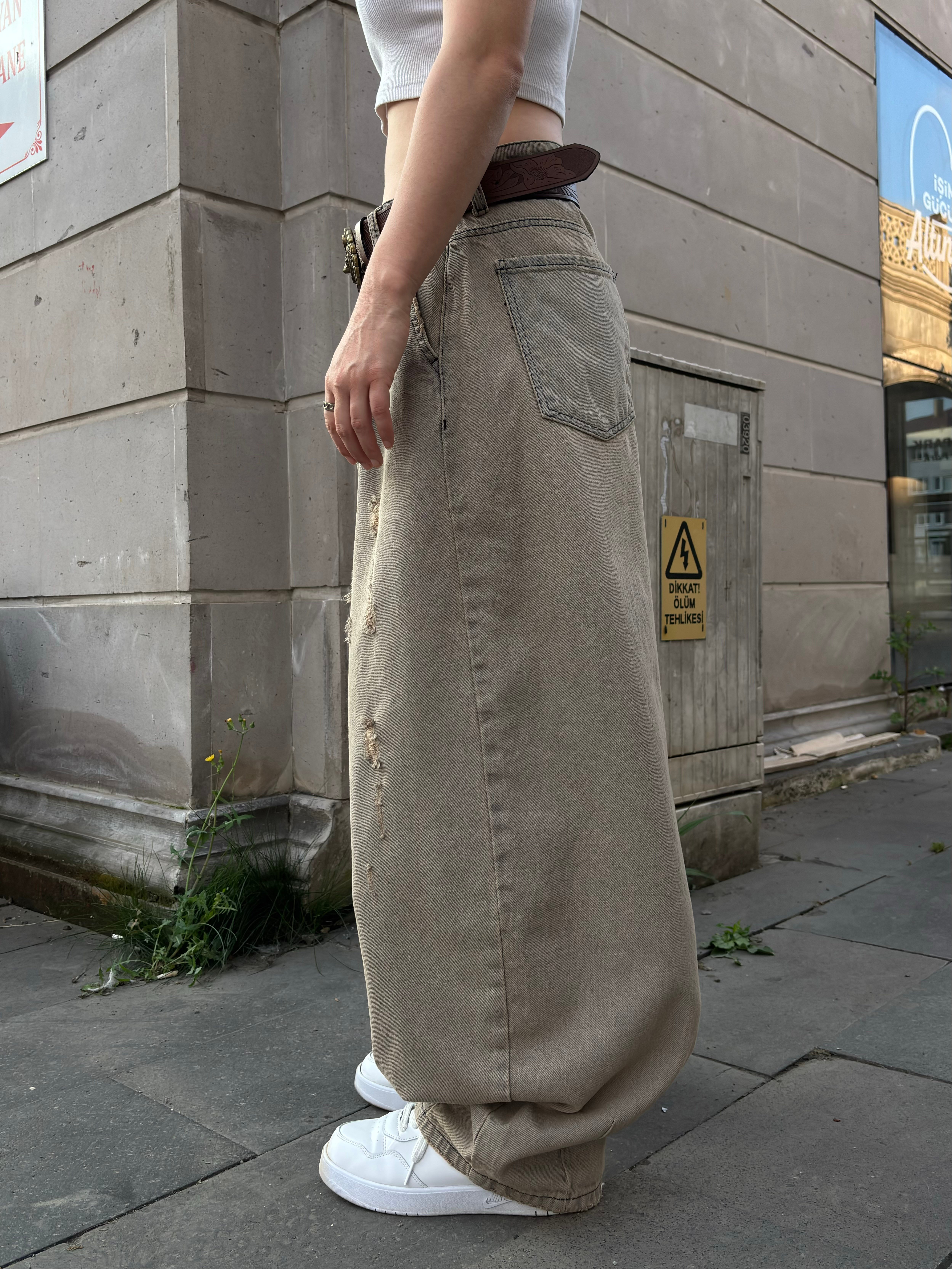 Premium Desert Distressed Balloon Denim Jean