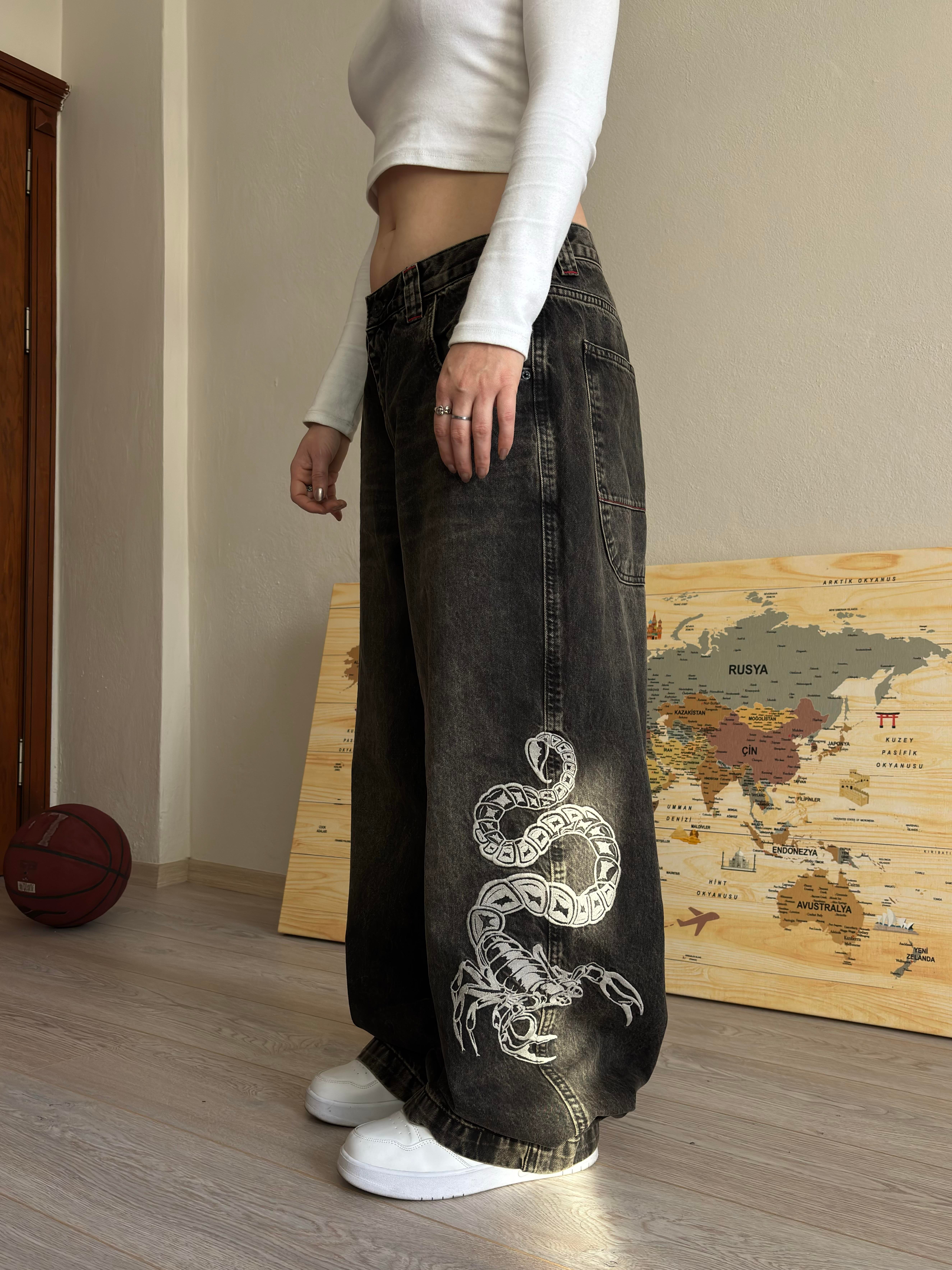 Premium Dirty Tint Scorpion Nakış Jeans