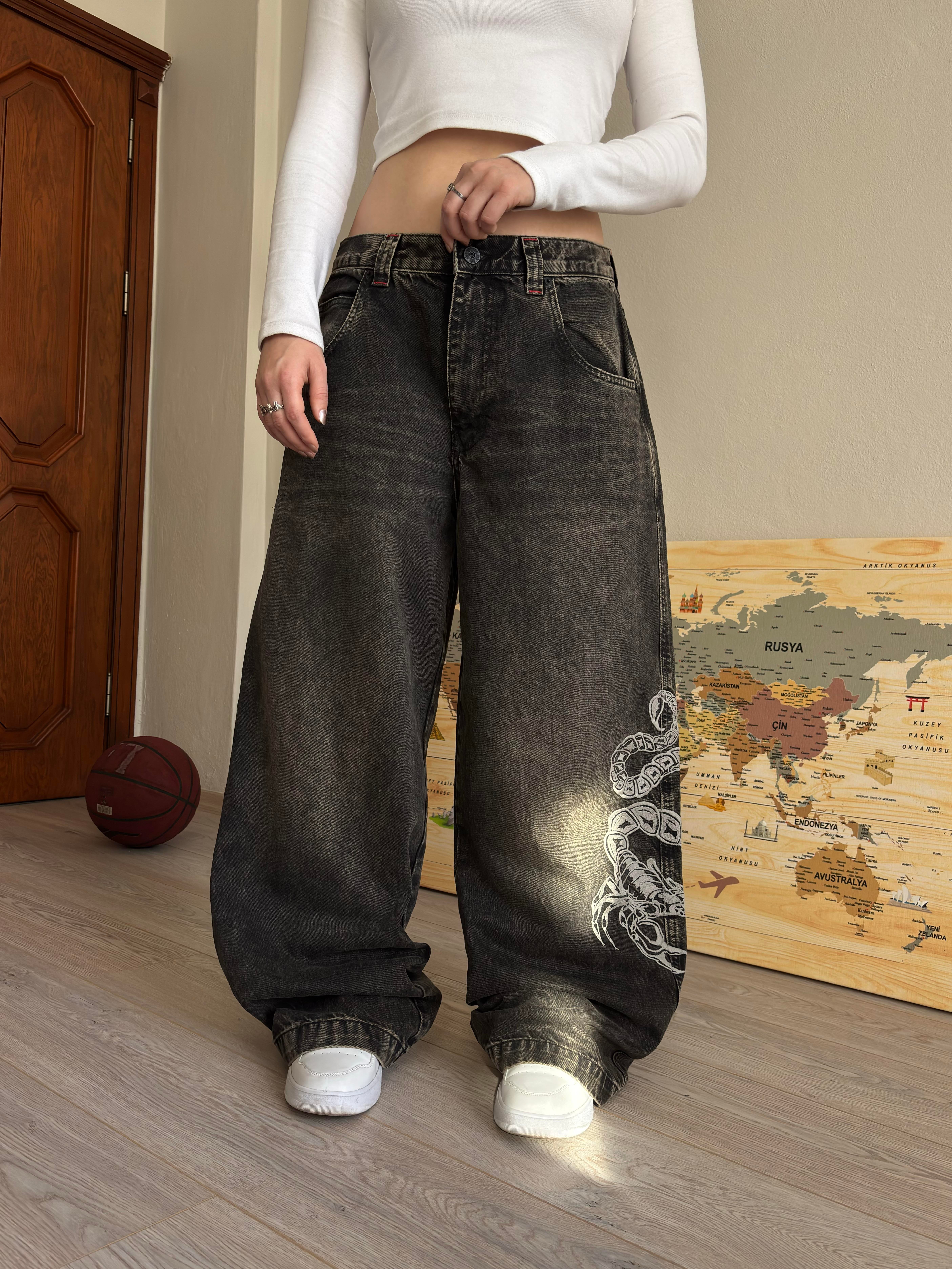Premium Dirty Tint Scorpion Nakış Jeans