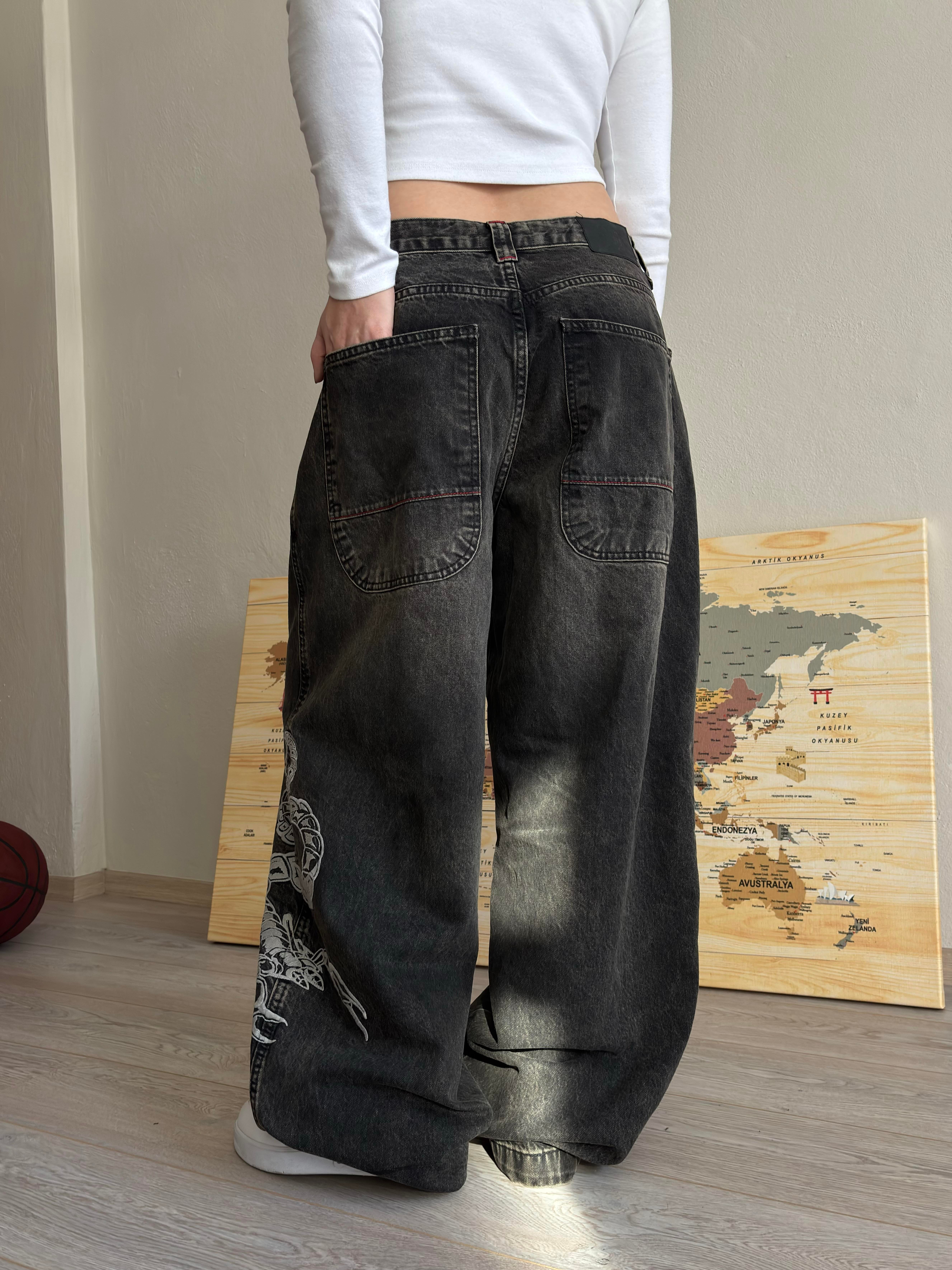 Premium Dirty Tint Scorpion Nakış Jeans