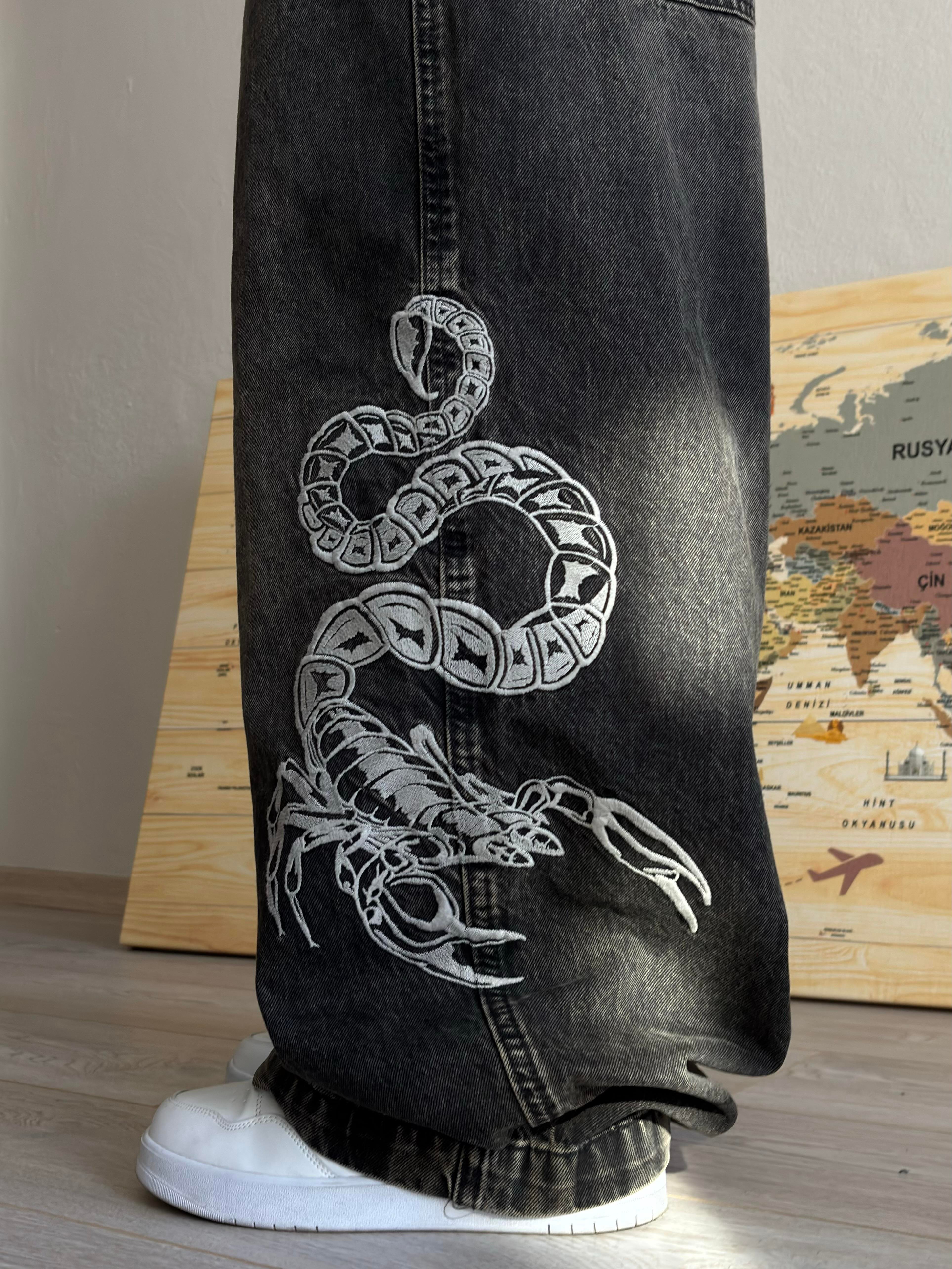 Premium Dirty Tint Scorpion Nakış Jeans
