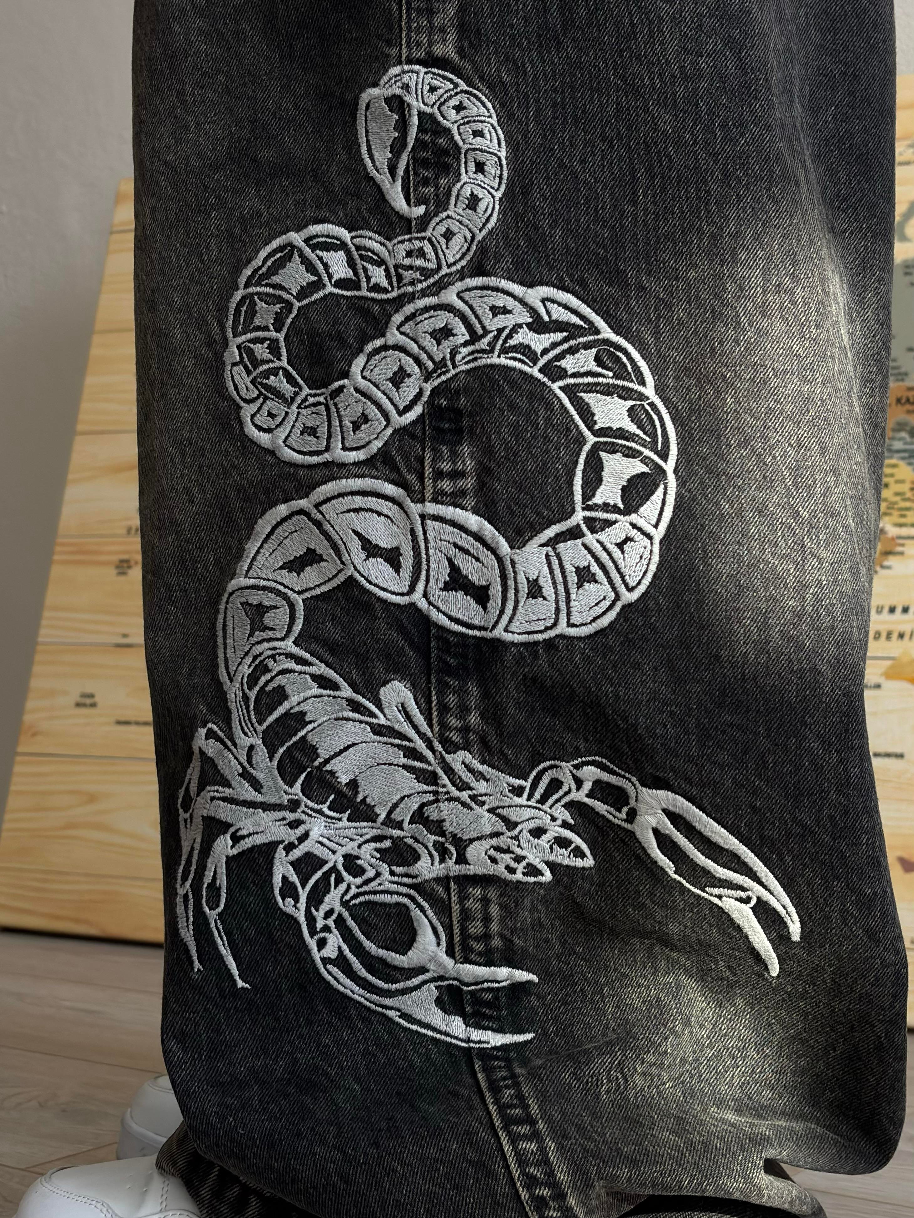 Premium Dirty Tint Scorpion Nakış Jeans