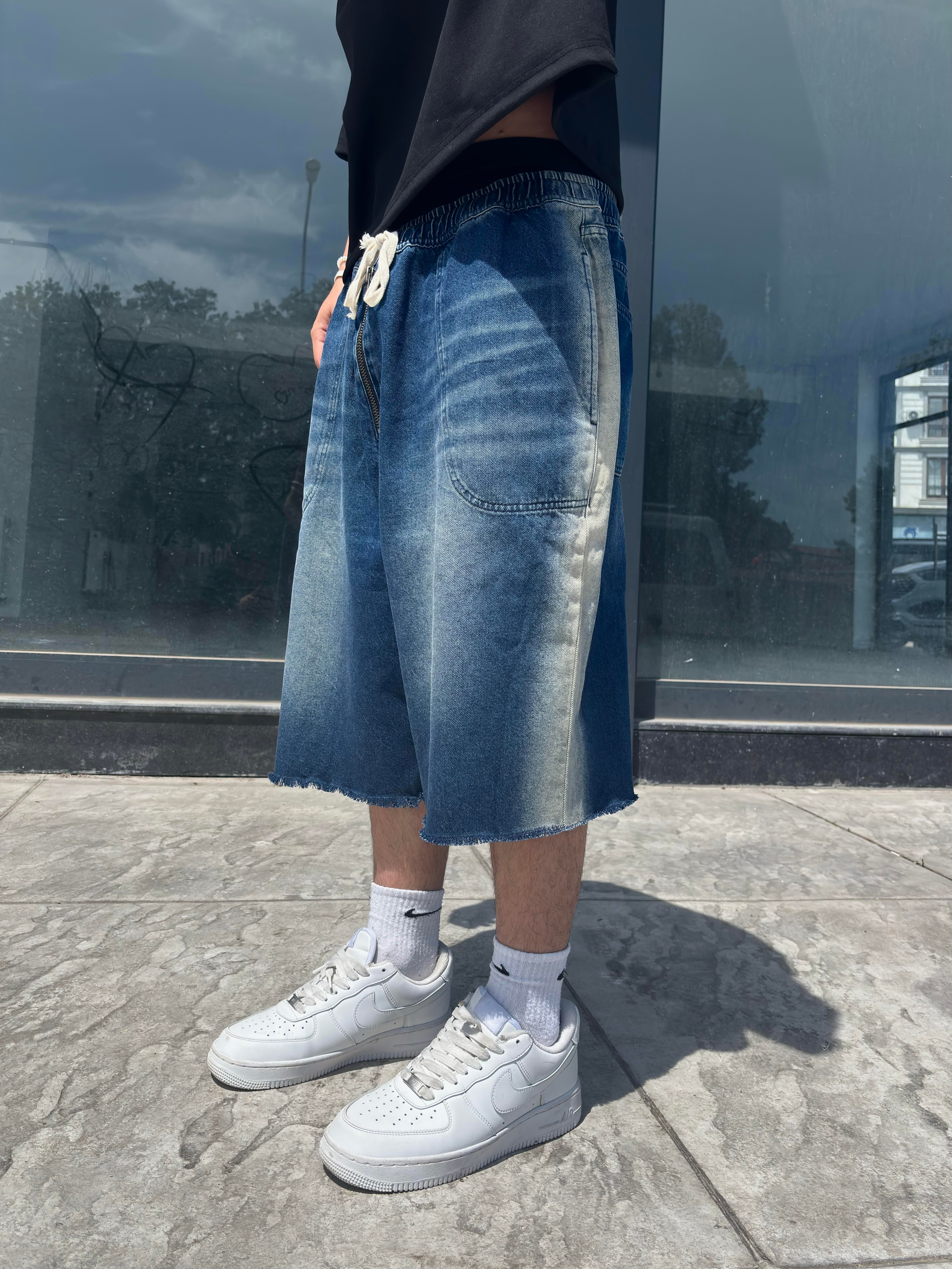Track DarkWashed Mega Baggy Jorts