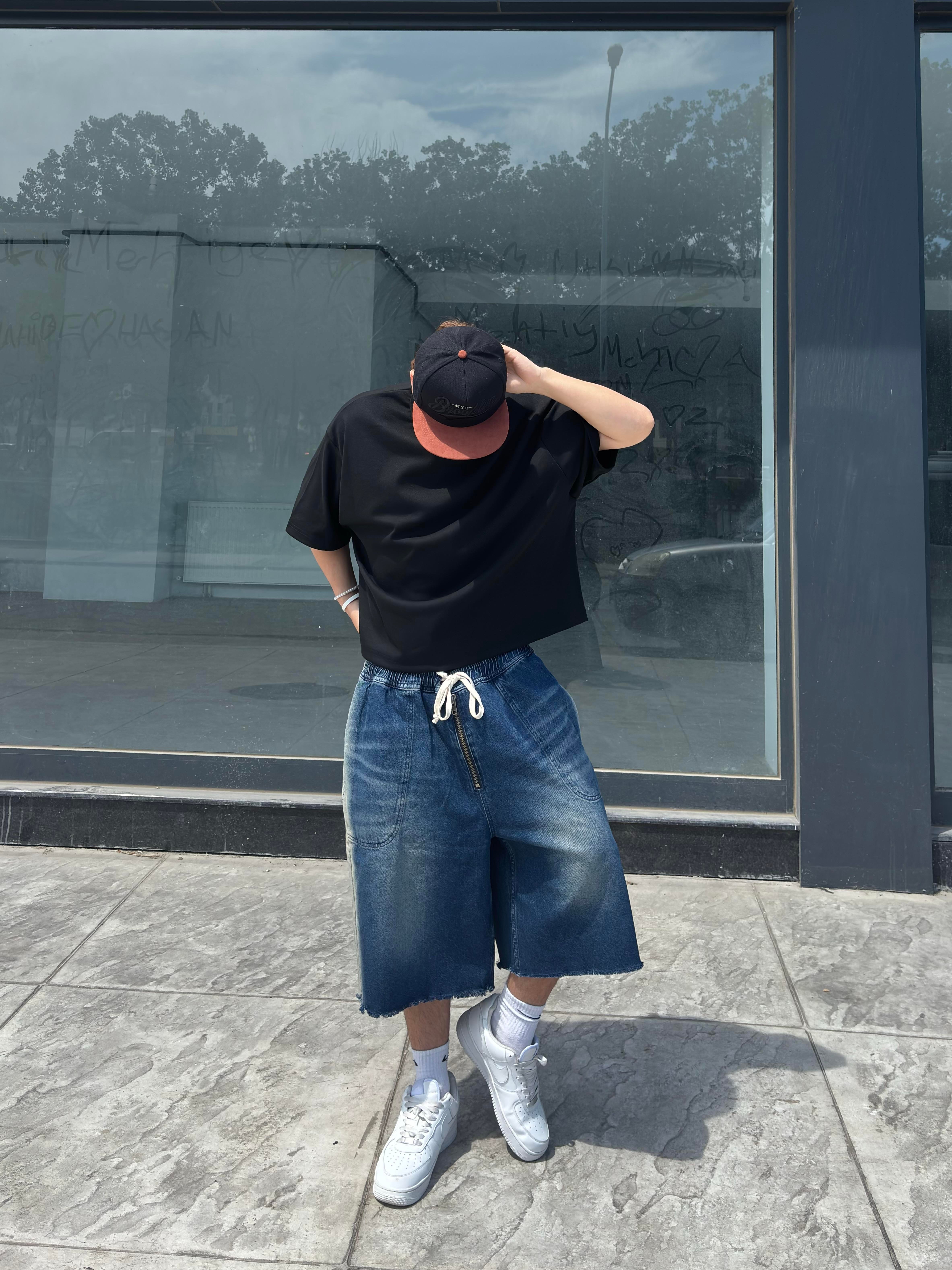 Track DarkWashed Mega Baggy Jorts