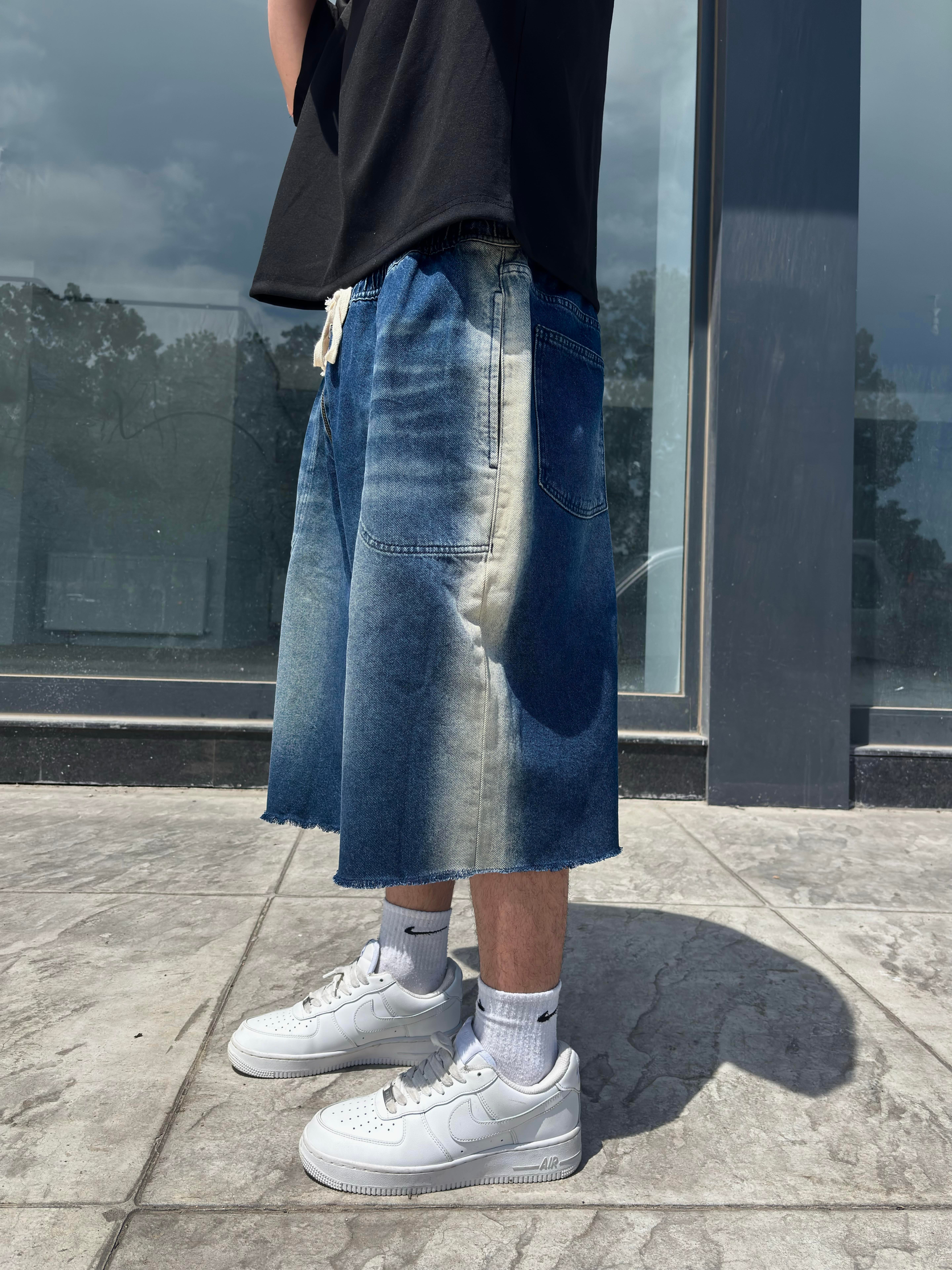 Track DarkWashed Mega Baggy Jorts
