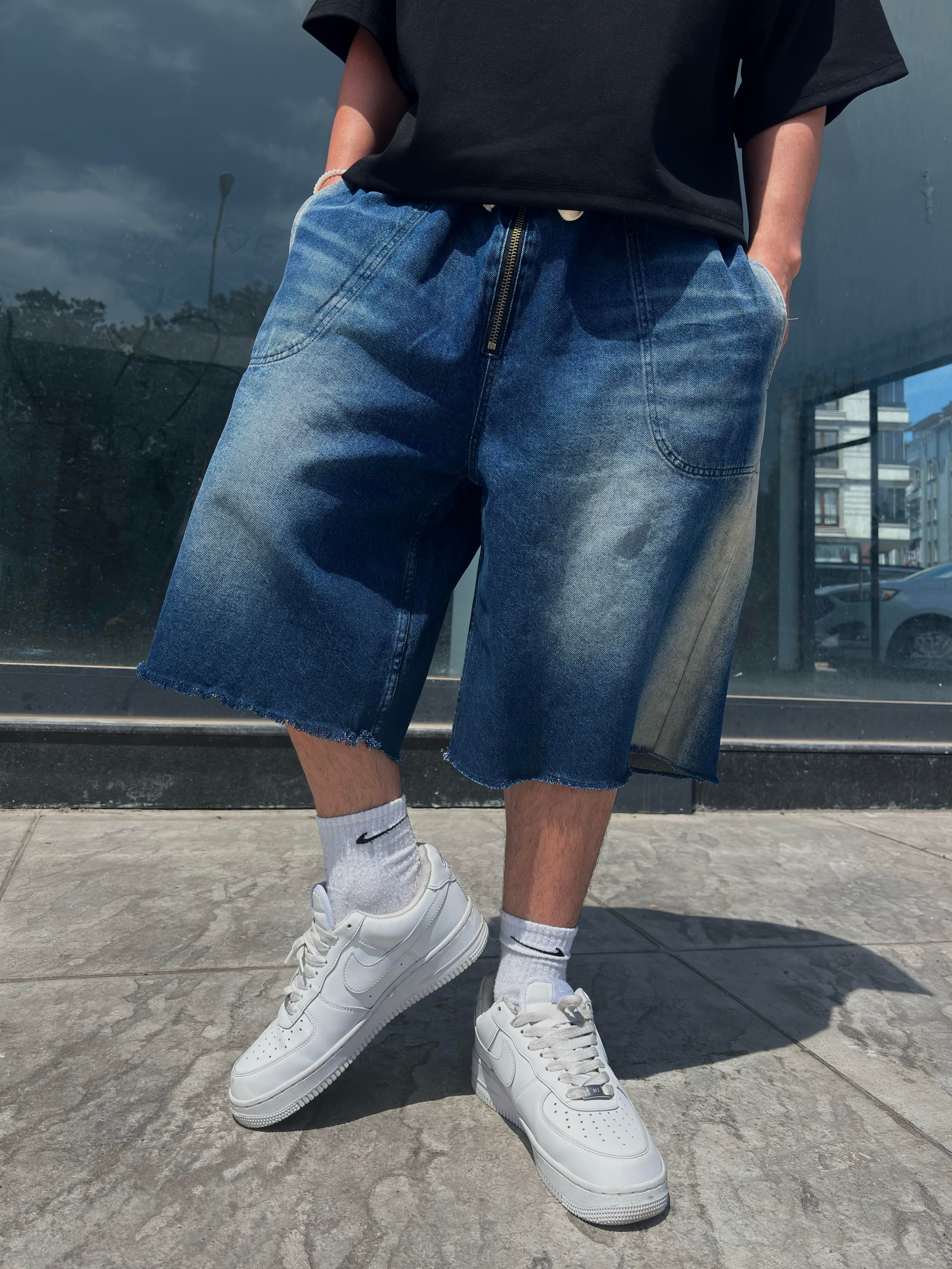Track DarkWashed Mega Baggy Jorts