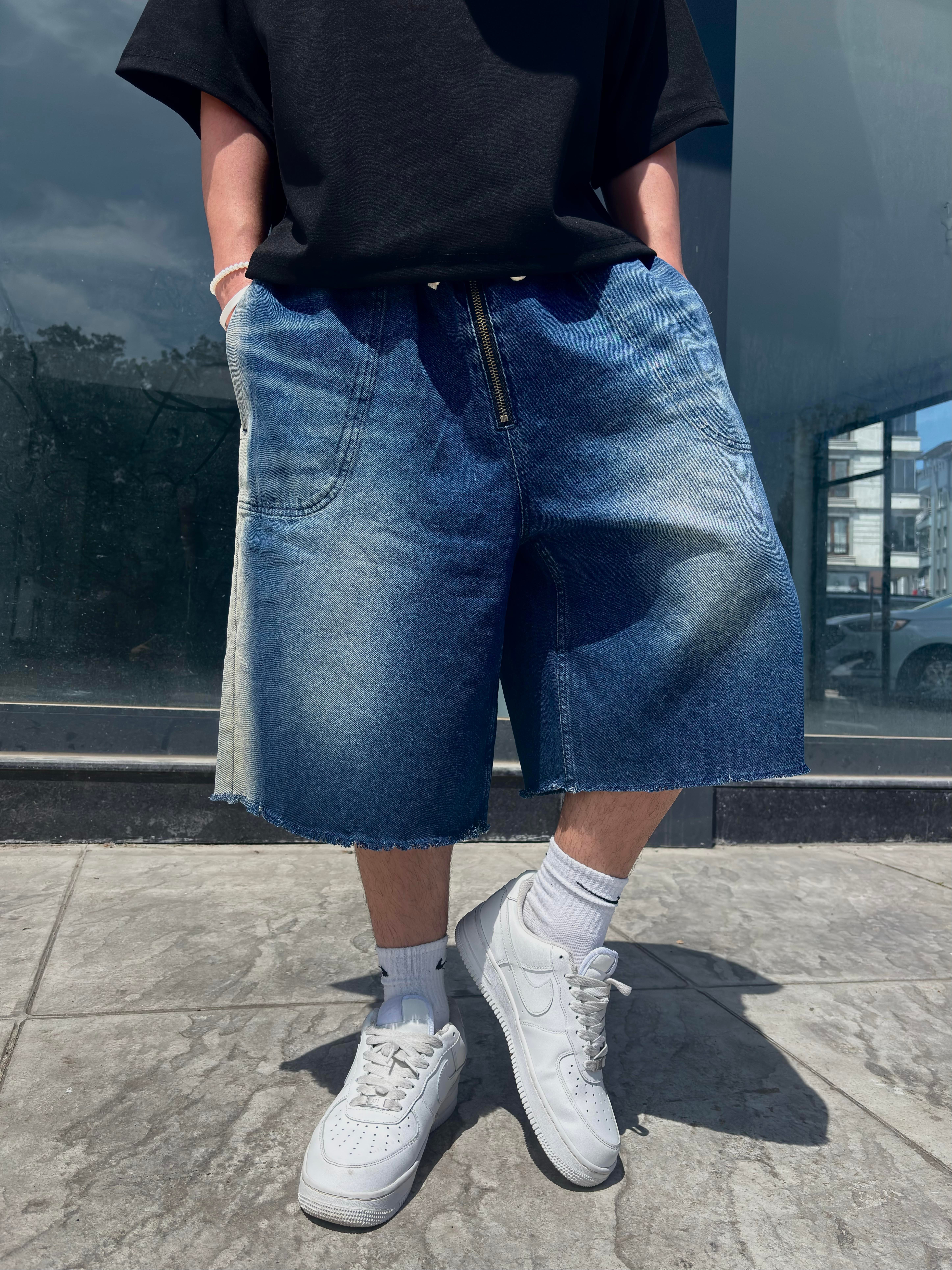 Track DarkWashed Mega Baggy Jorts