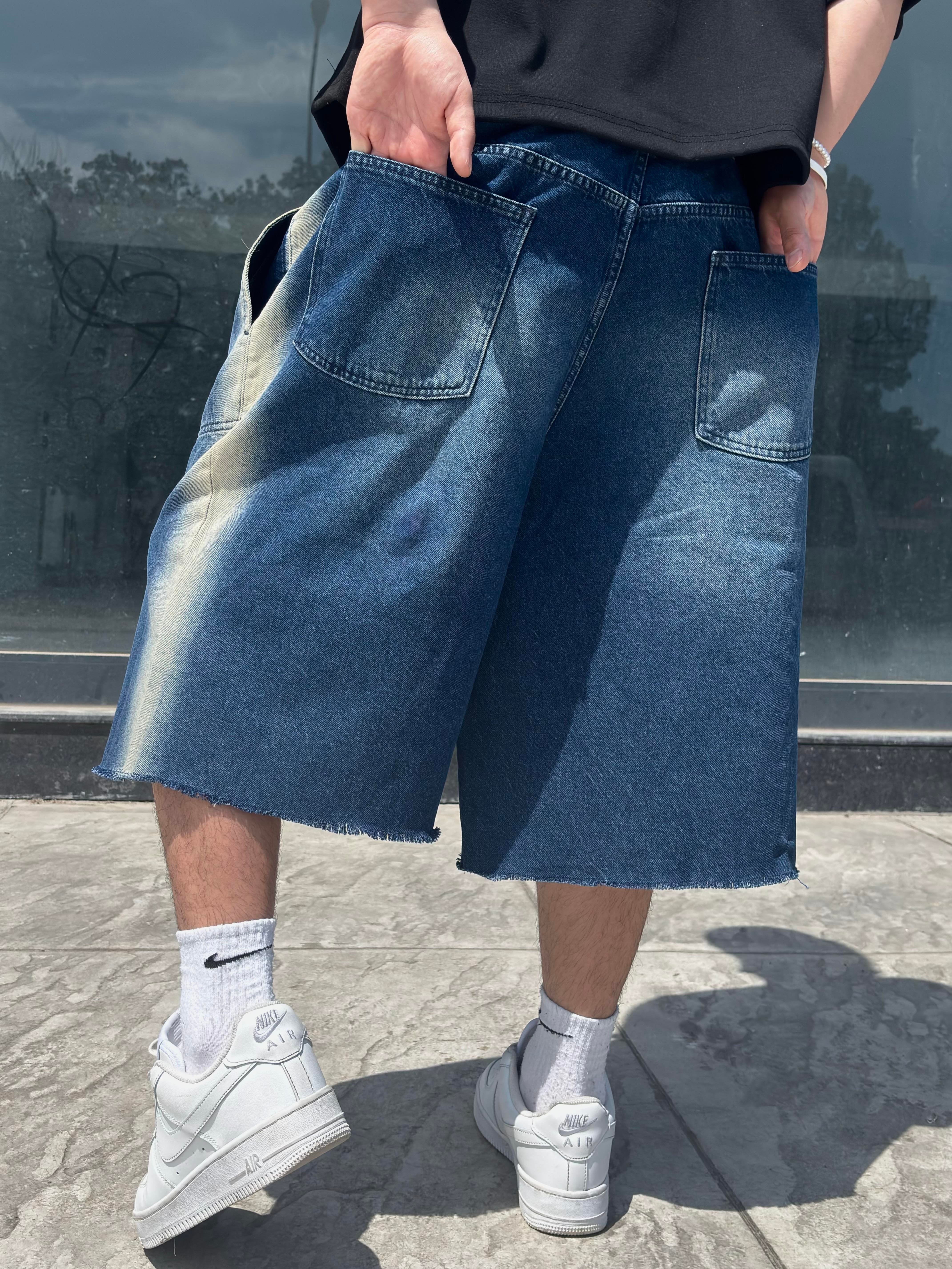 Track DarkWashed Mega Baggy Jorts