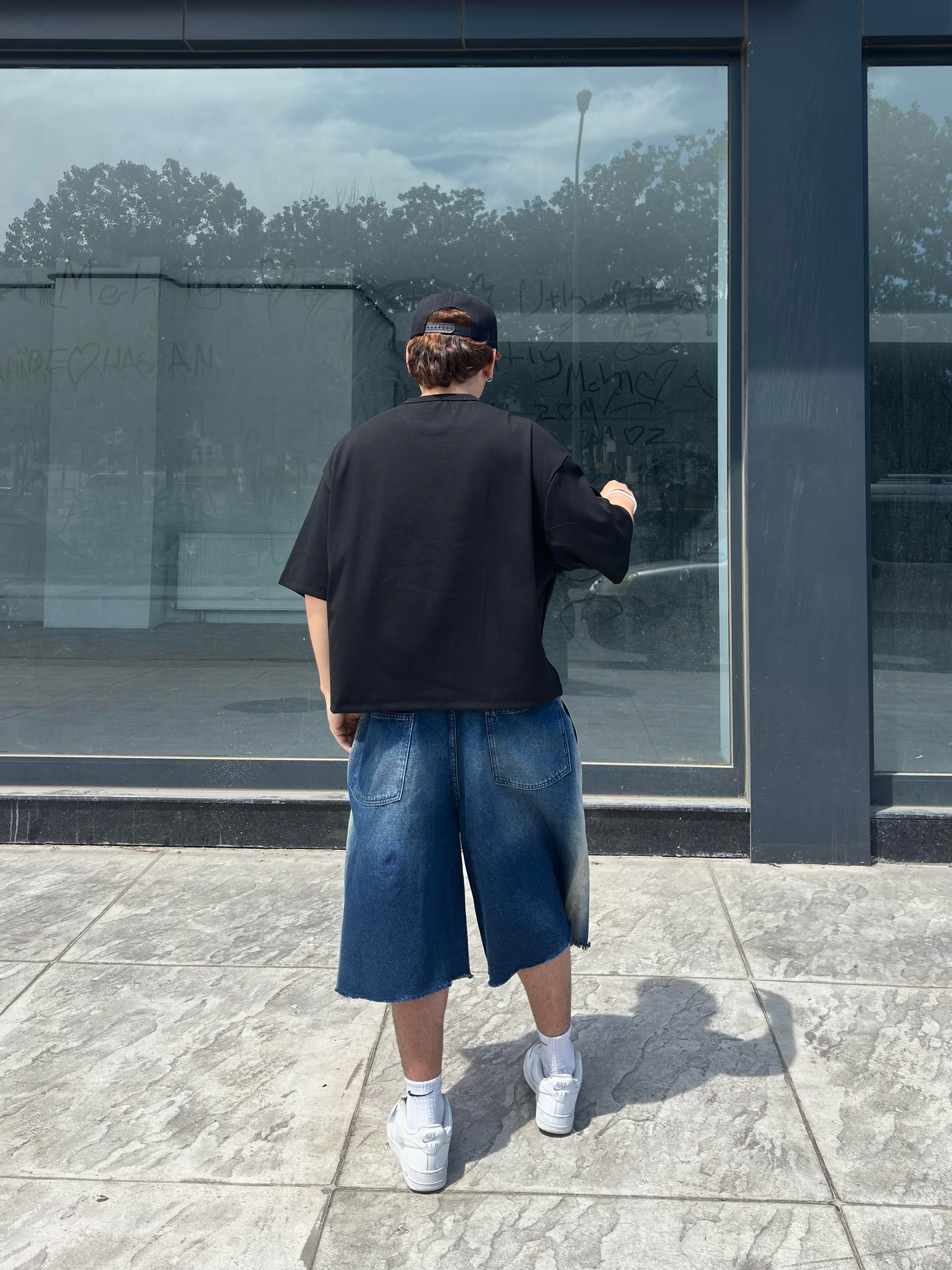 Track DarkWashed Mega Baggy Jorts