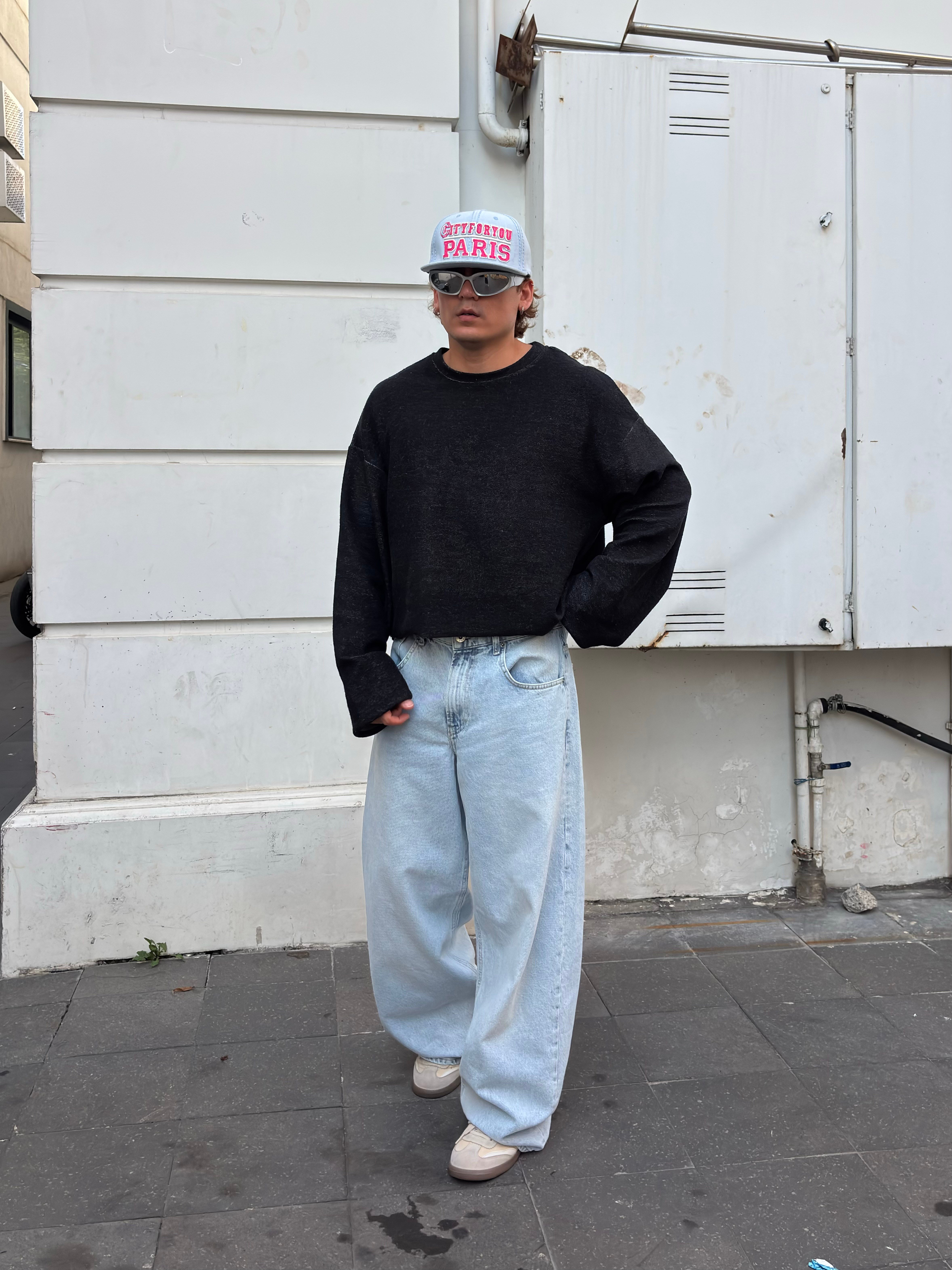 Washed Black Tone Boxy Fit Cut-Off Sweatshirt