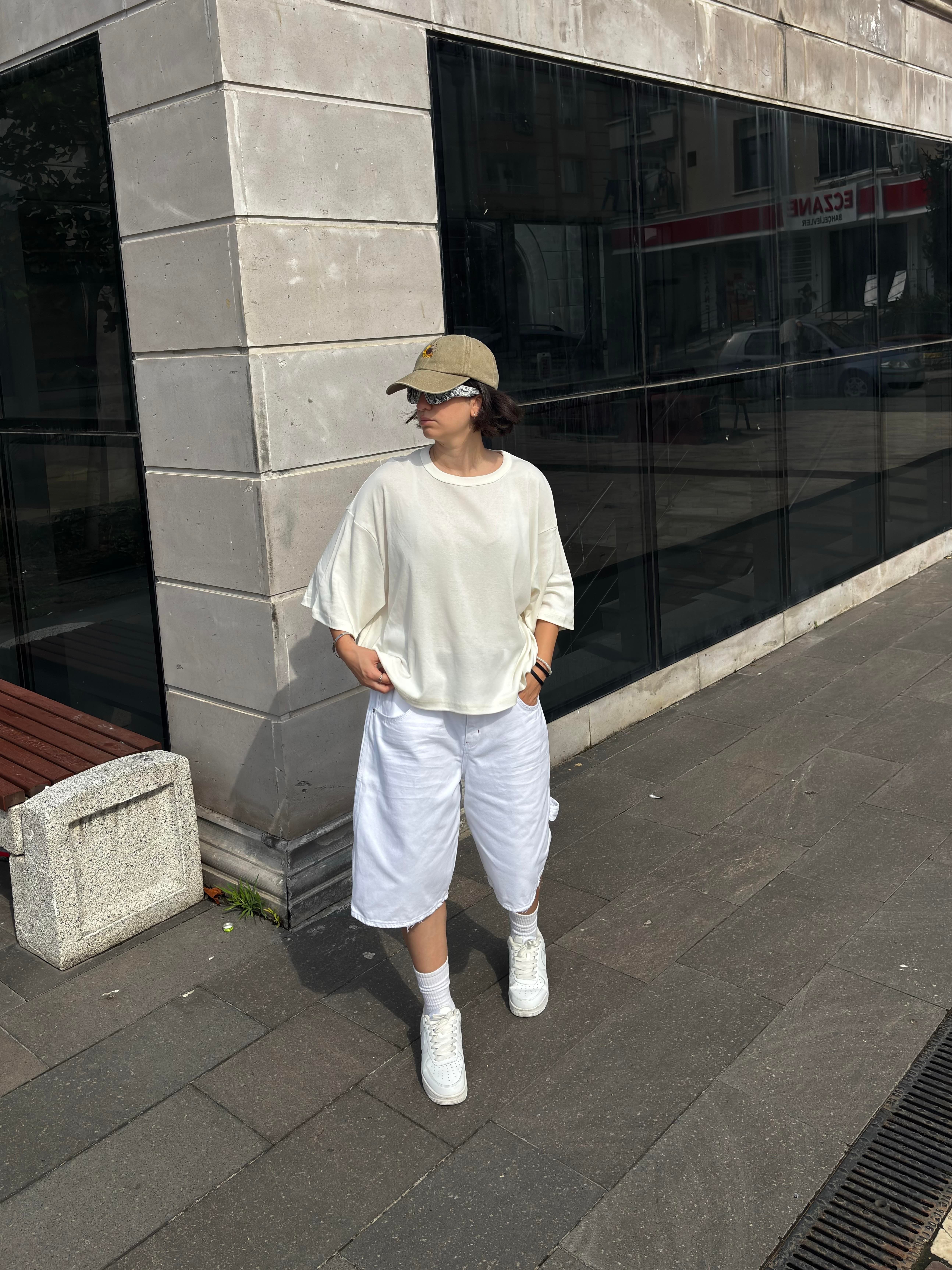 White Denim Oversized Carpenter Jorts
