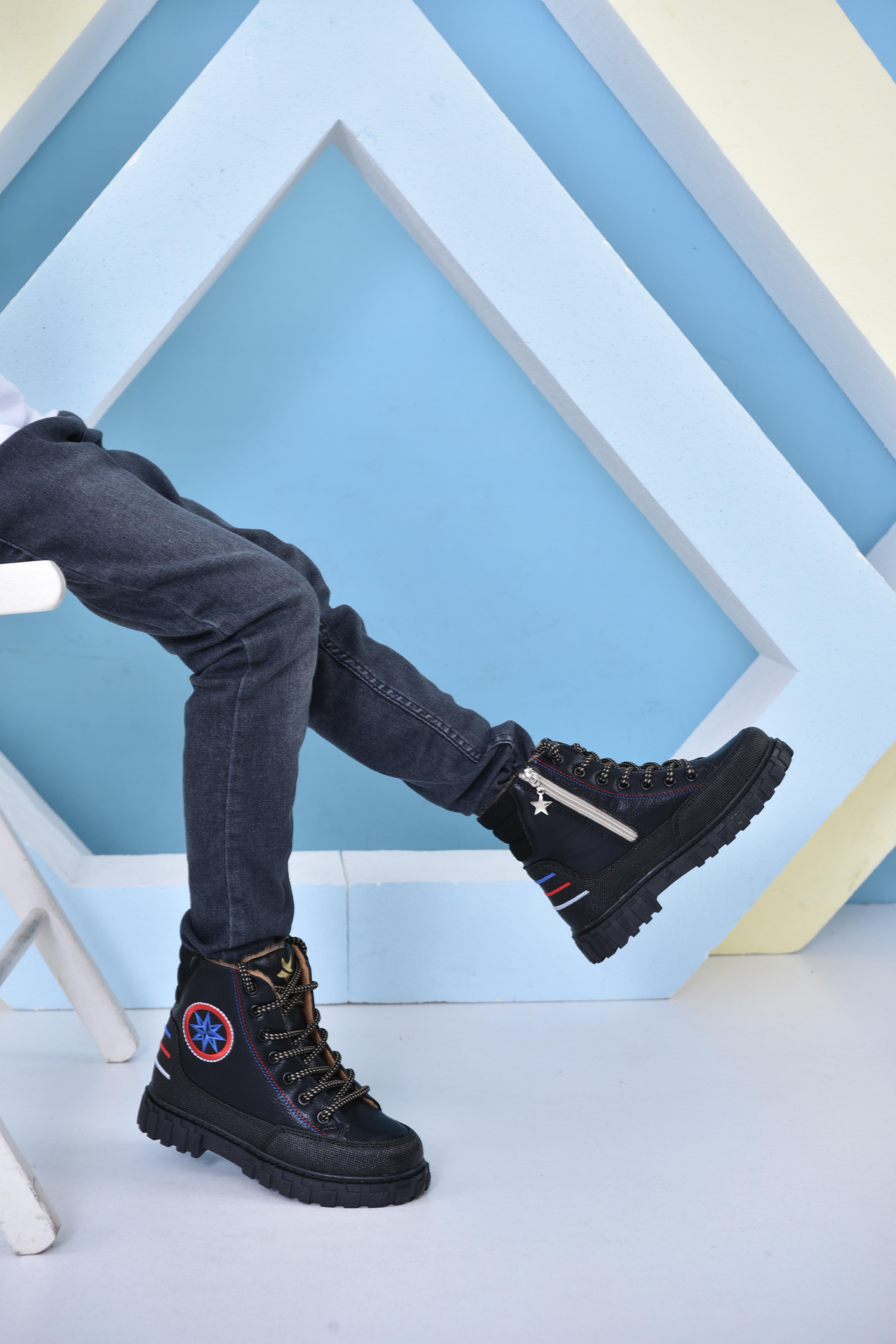 Kürklü Çocuk Botu